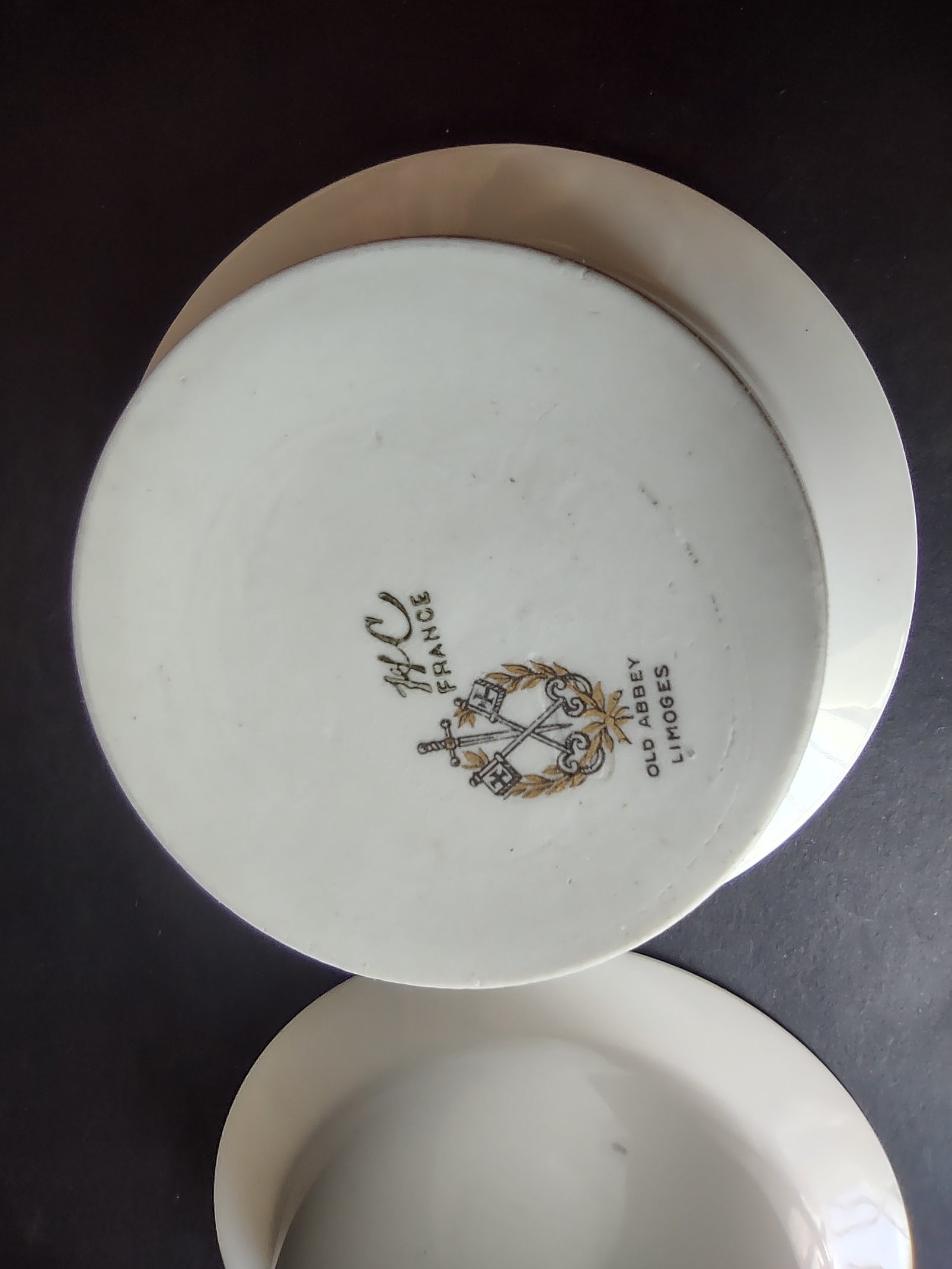 Old Abbey France Limoges 2 x Small Bowl Clover Gold Trim (lot 864)