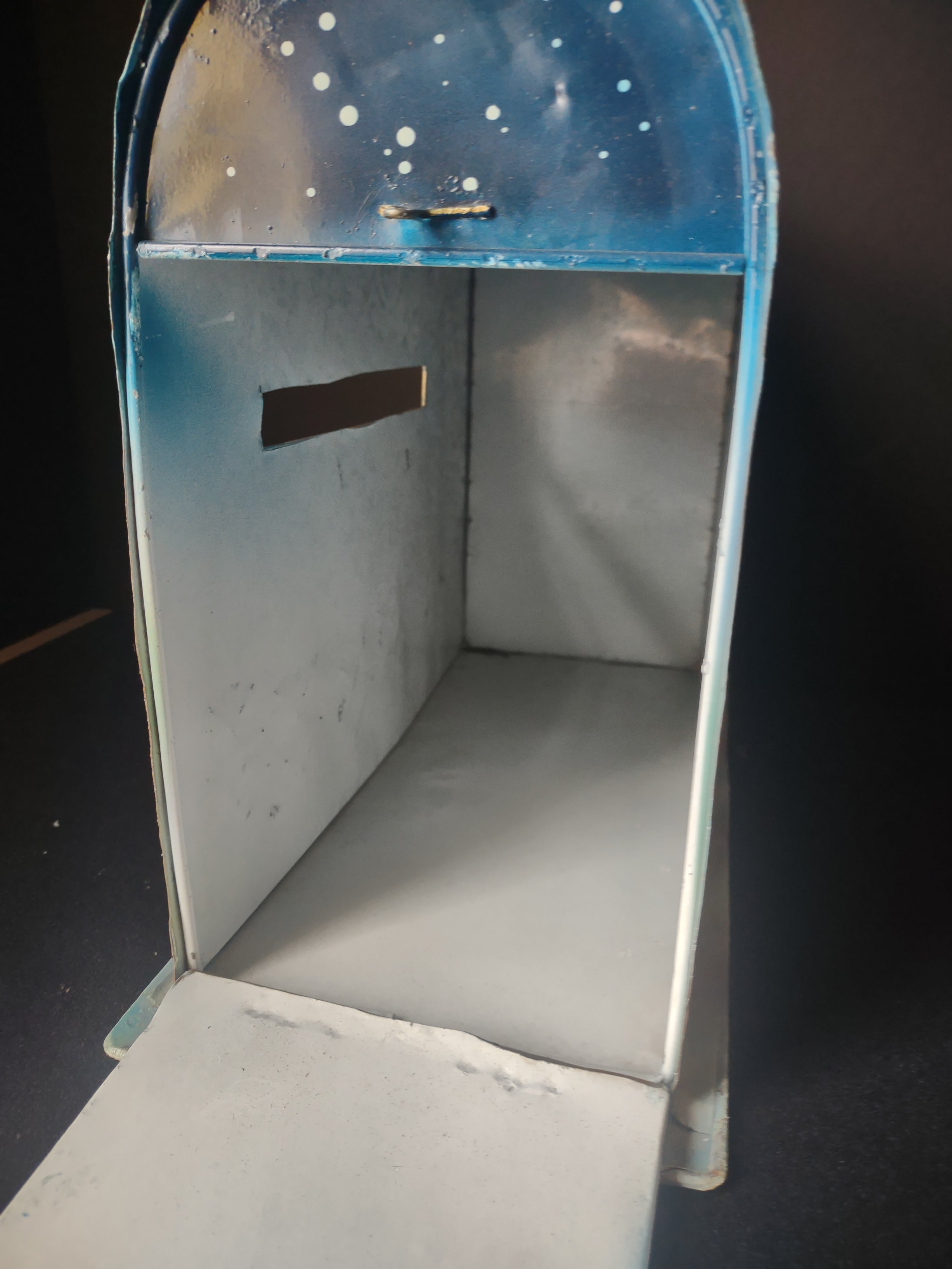 Christmas Winter Metal Mail Box (lot 1591)