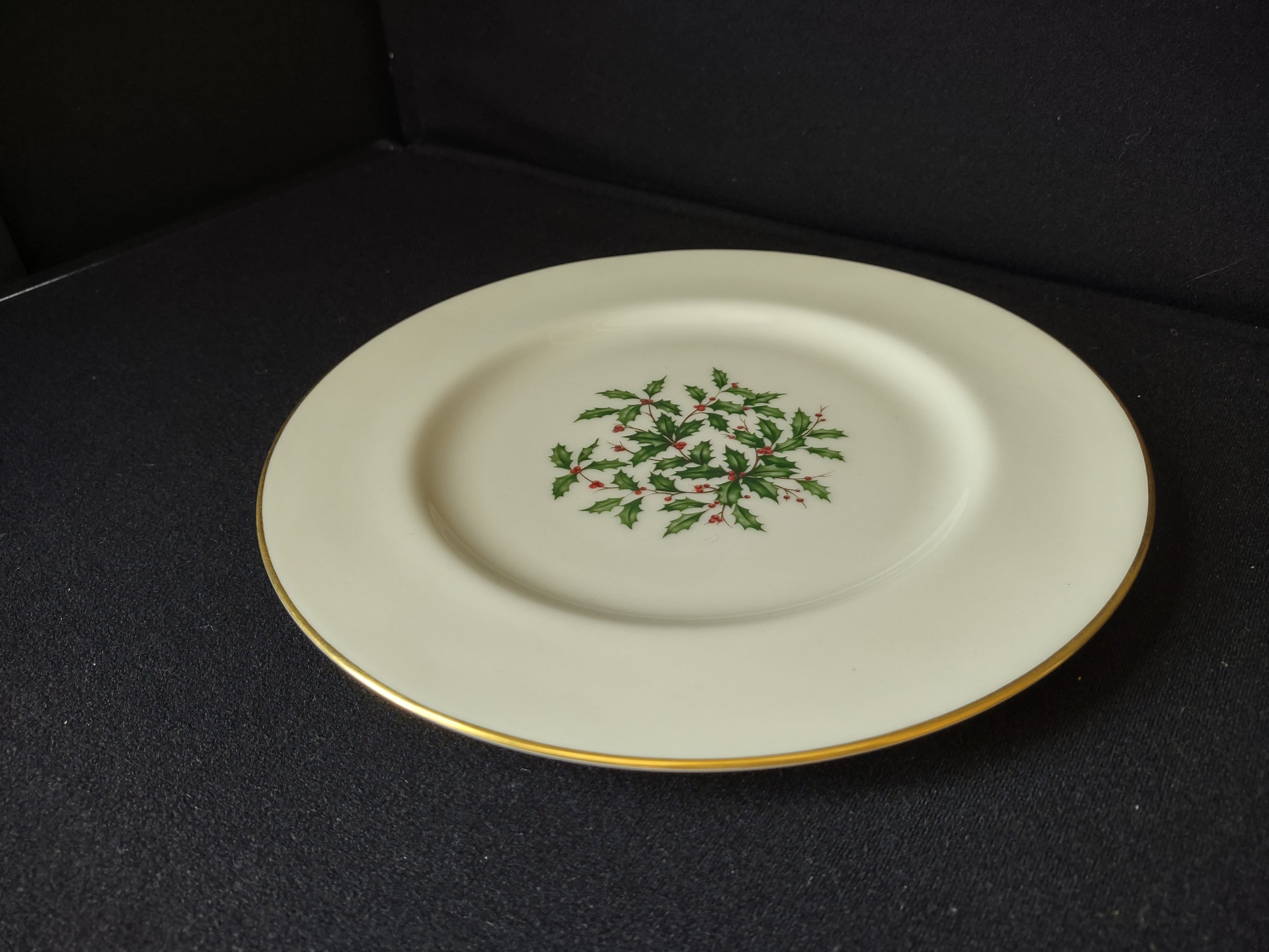 Vintage Lenox Special Holly Design Gold Trim Dinner Plate 10-1/2" (lot 1904)