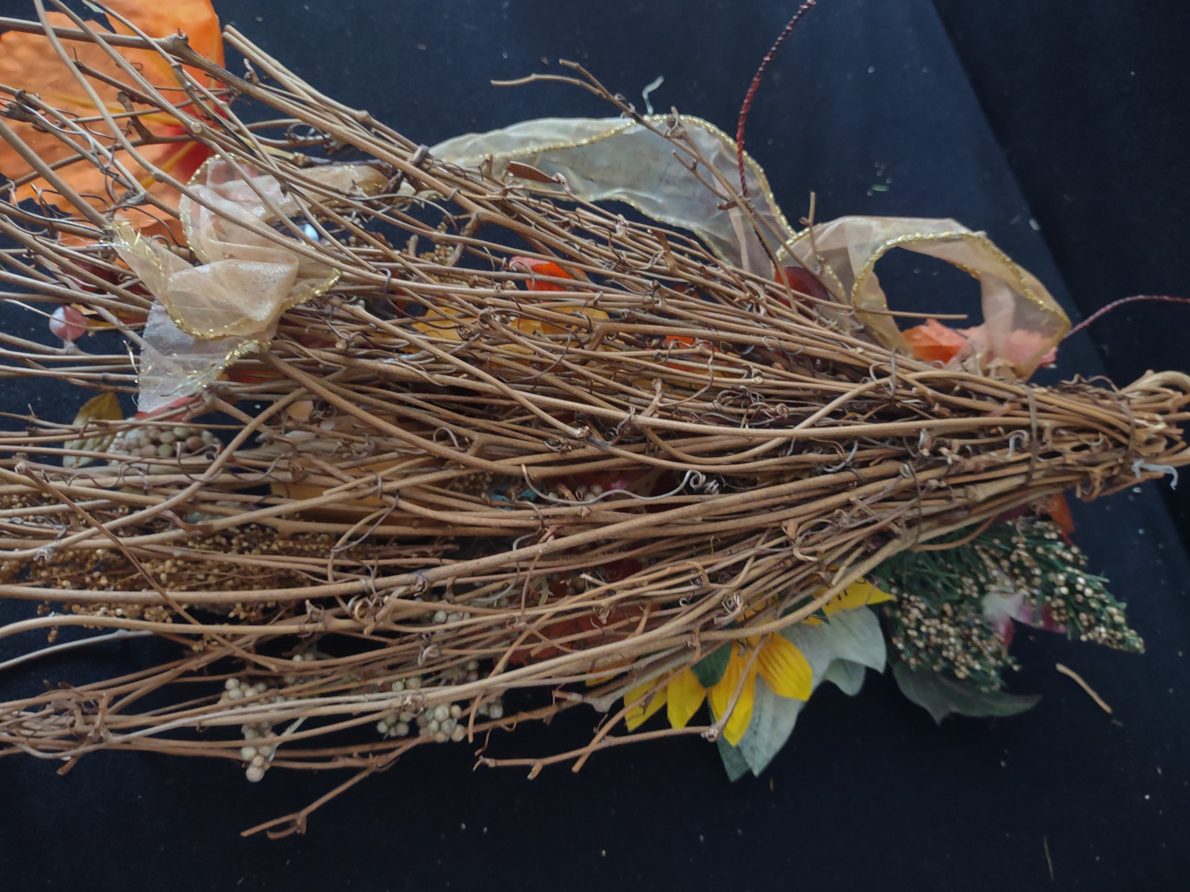 Rustic Thanksgiving/Halloween/Fall Sunflower Leaf Twig Wall Hangings (Lot 3457)