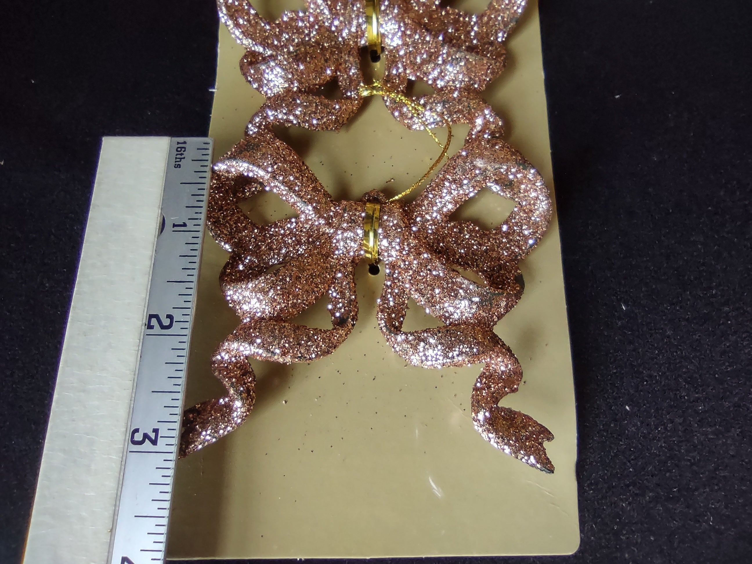 Lot of 20 Christmas Golden Ribbon Ornament (lot 1560)