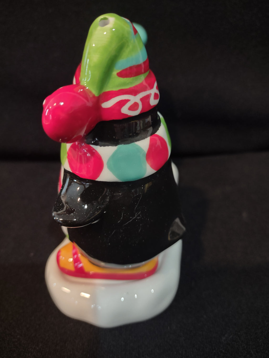 Christmas Holiday Ceramic Penguin Skates Salt Pepper Holder (Lot 4095)