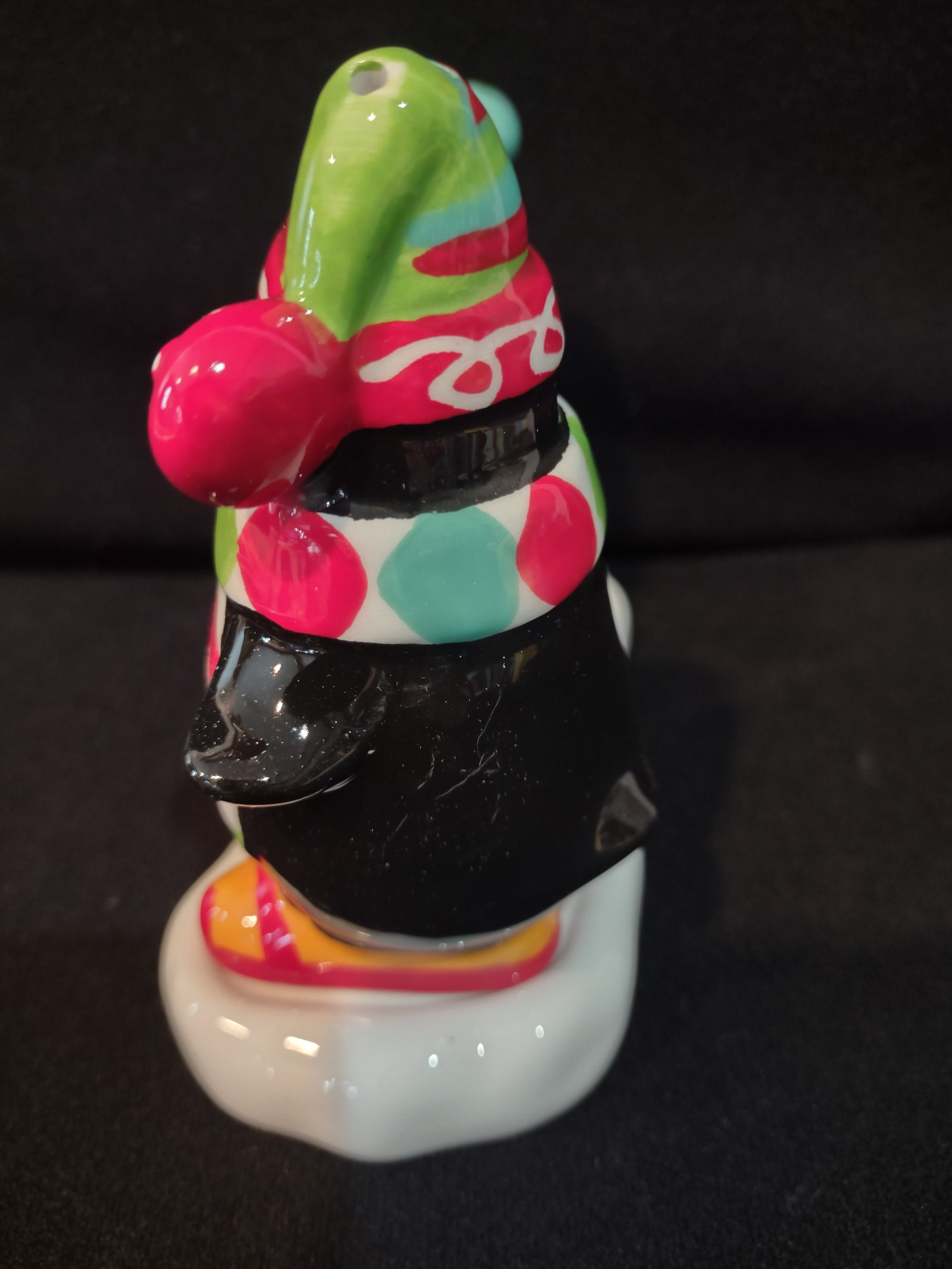 Christmas Holiday Ceramic Penguin Skates Salt Pepper Holder (Lot 4095)