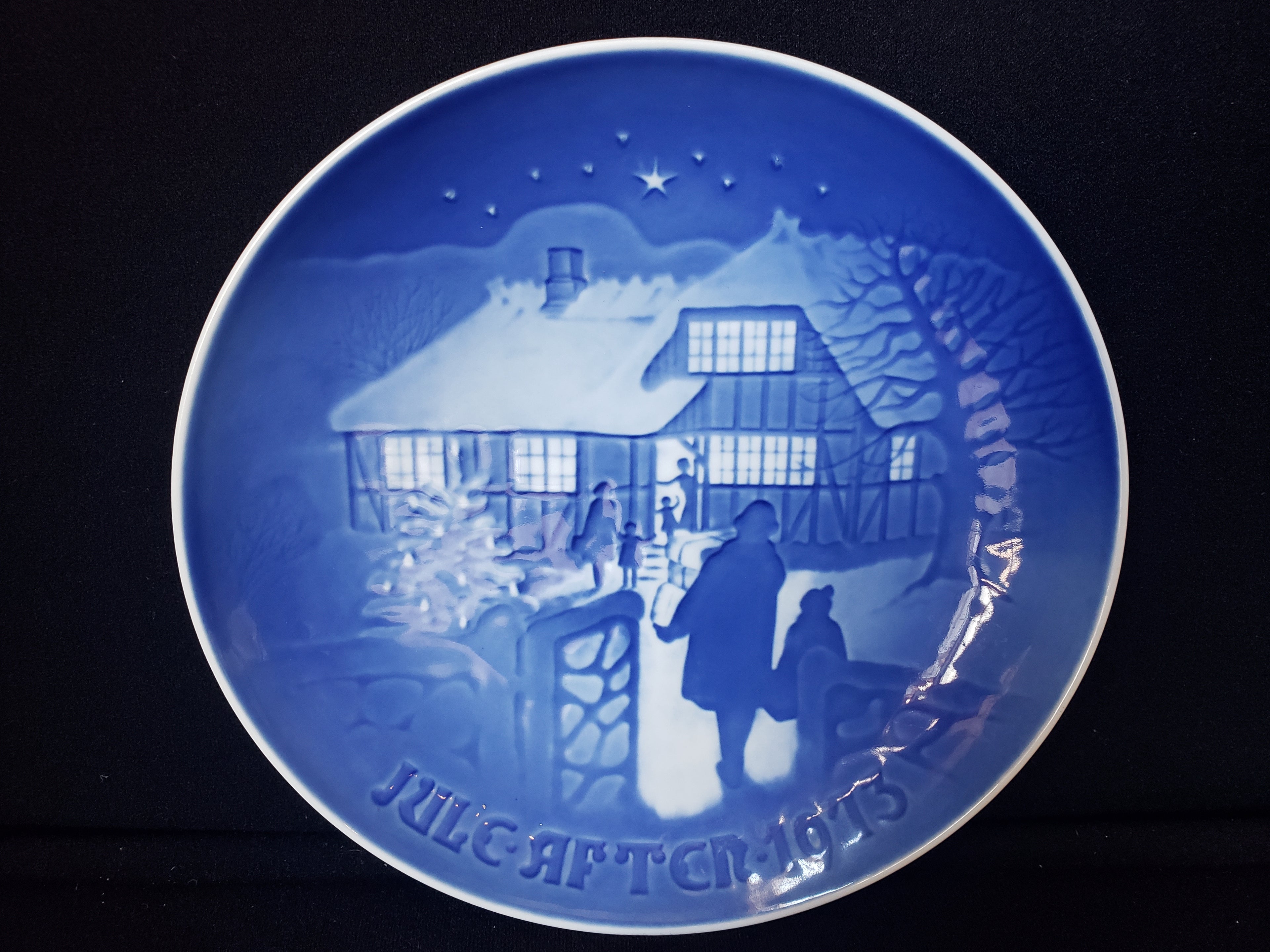 B & G Copenhagen Porcelain Wall Plate Country Christmas (lot 2196)