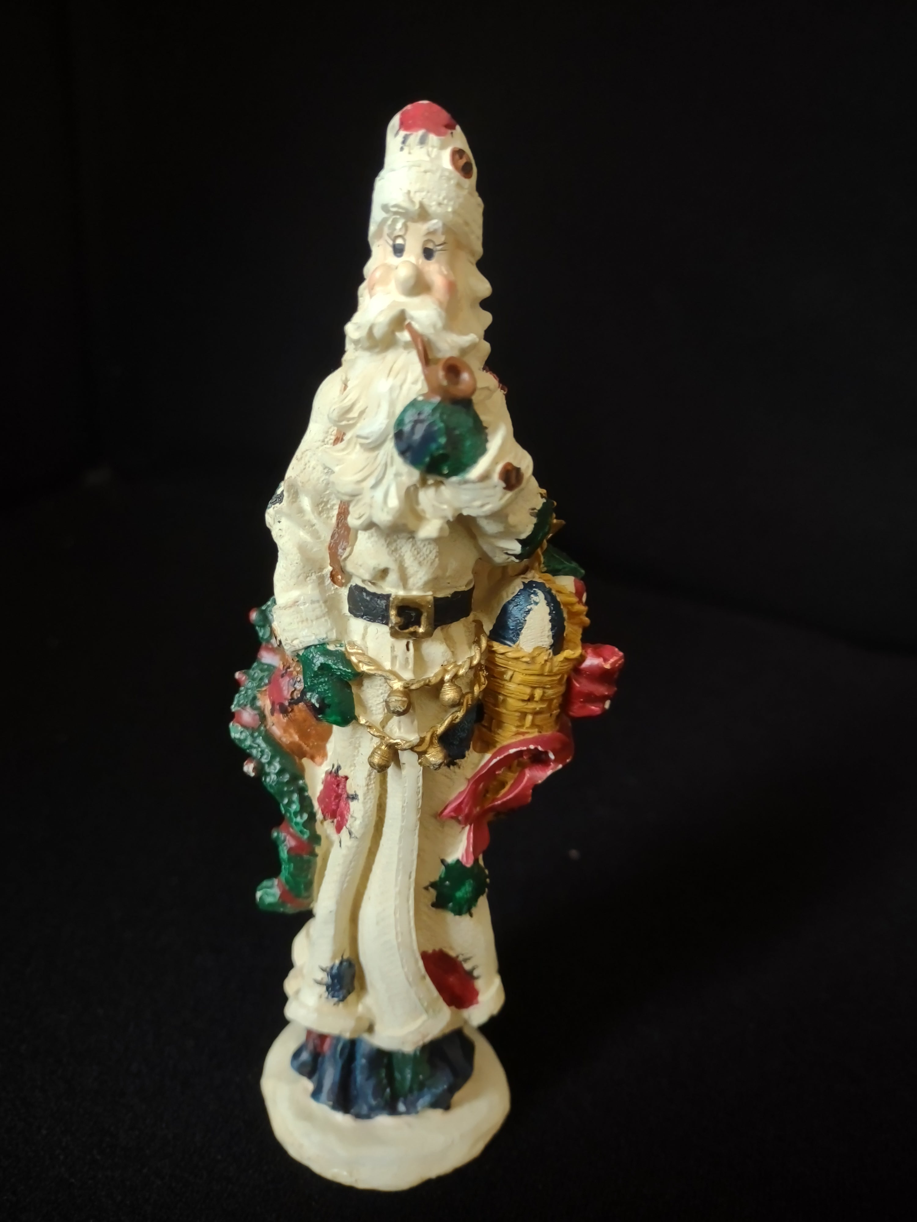 Christmas Decor Santa and Golden Christmas Tree 6" (lot 1718)