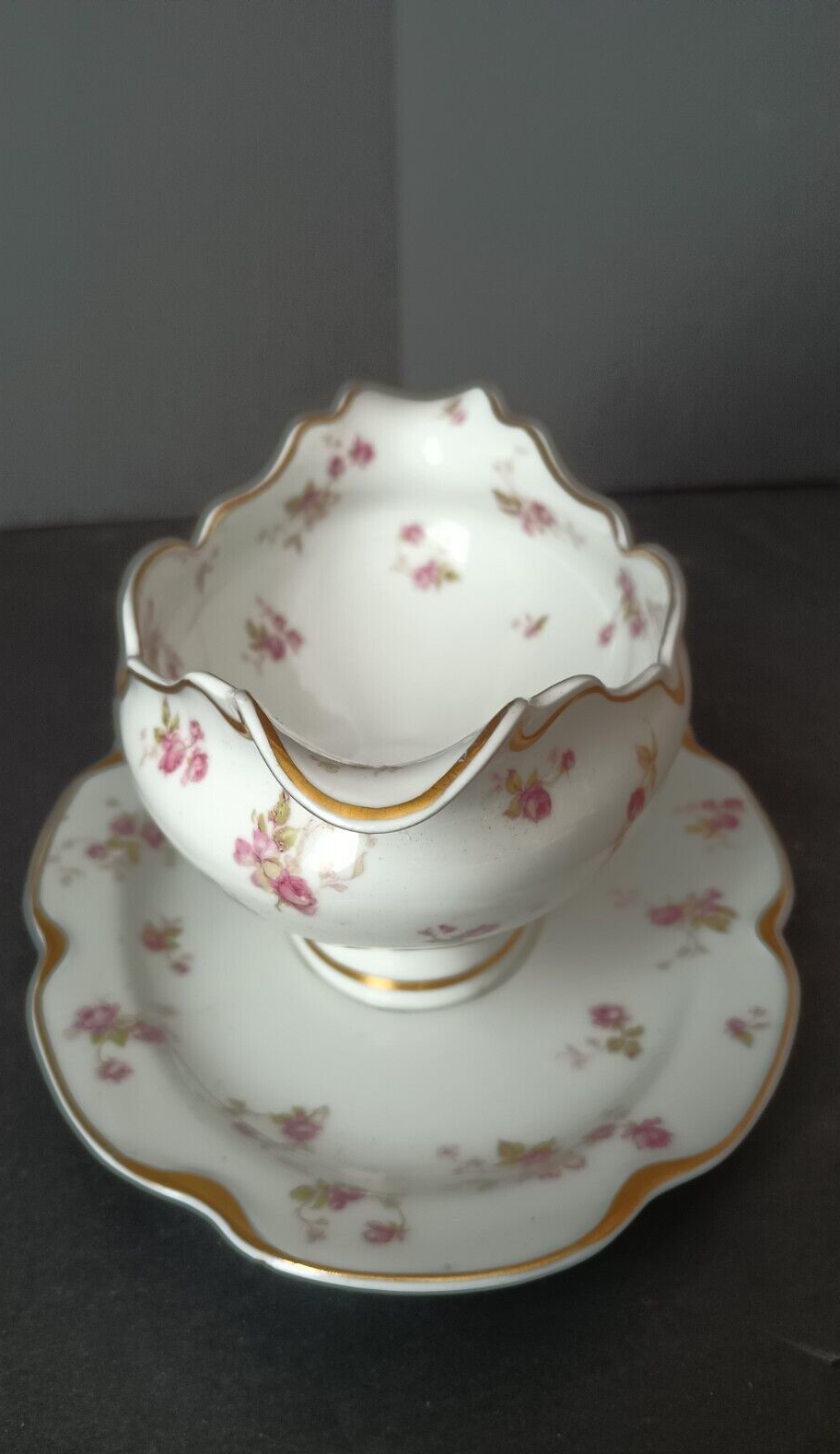 Haviland Limoges Set Vegetable Tureen Gravy Boat Gold Trim Roses (lot 372)