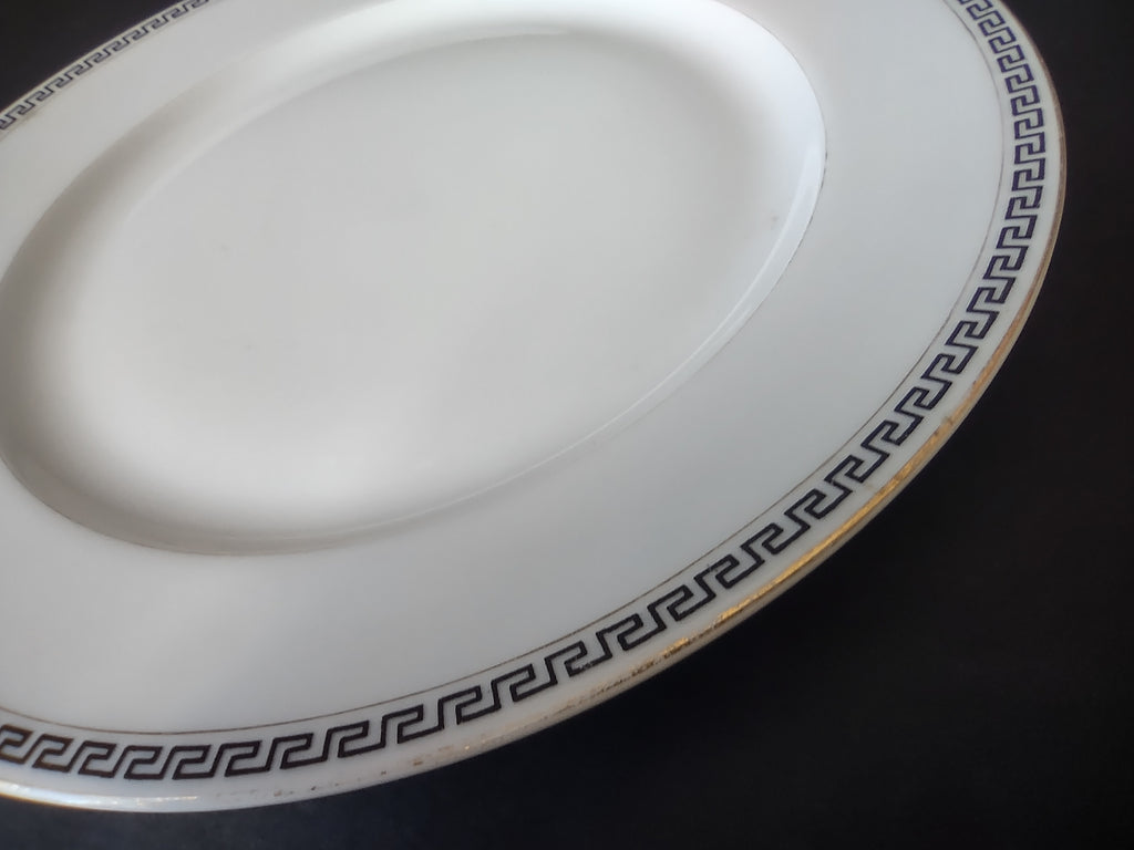 T & V Limoges France Dinner Plate Gold Black Decor (lot 1068)