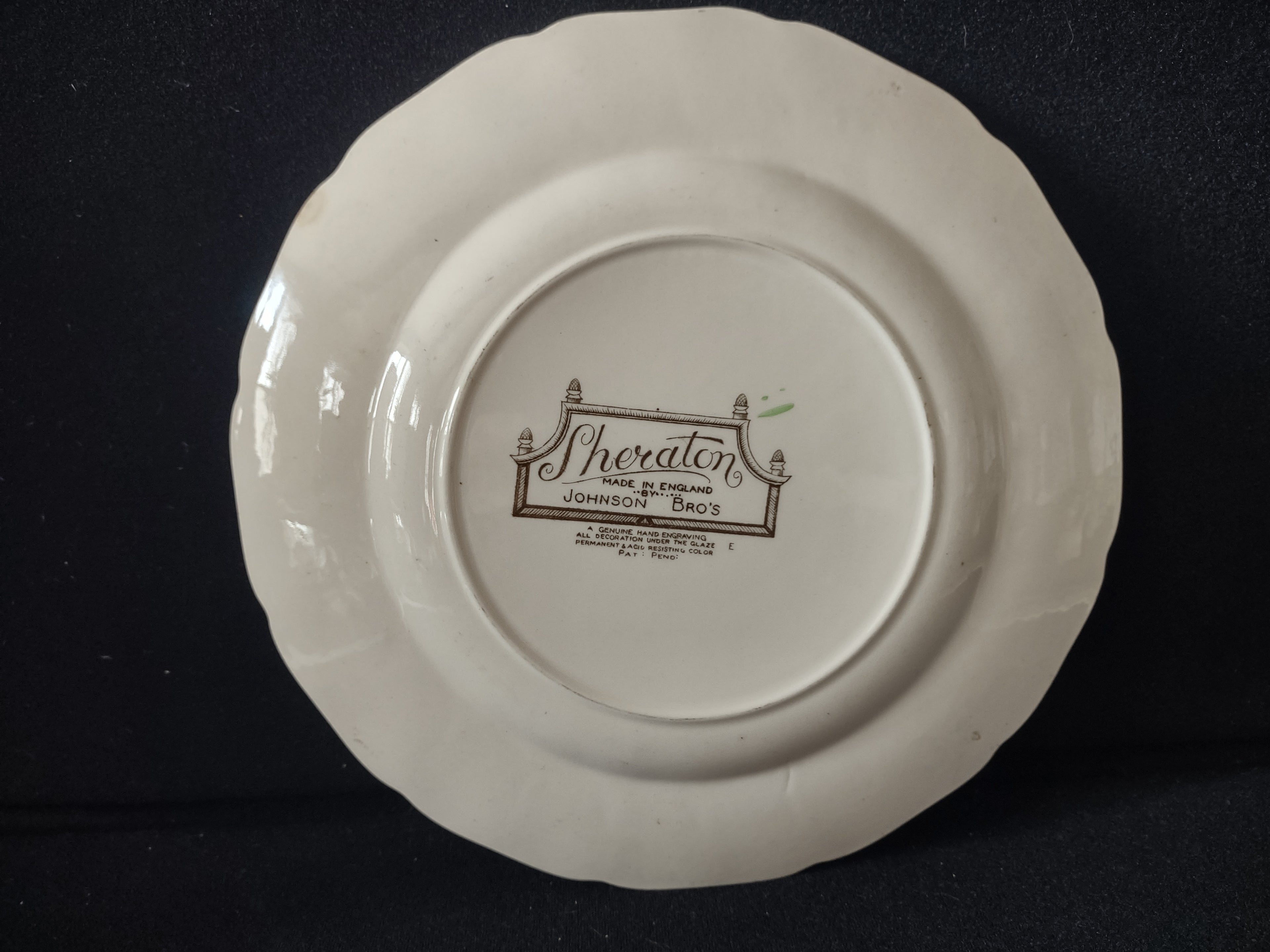 Vintage Johnson Bros Sheraton Ironstone England Dinner Plate (lot 5622)