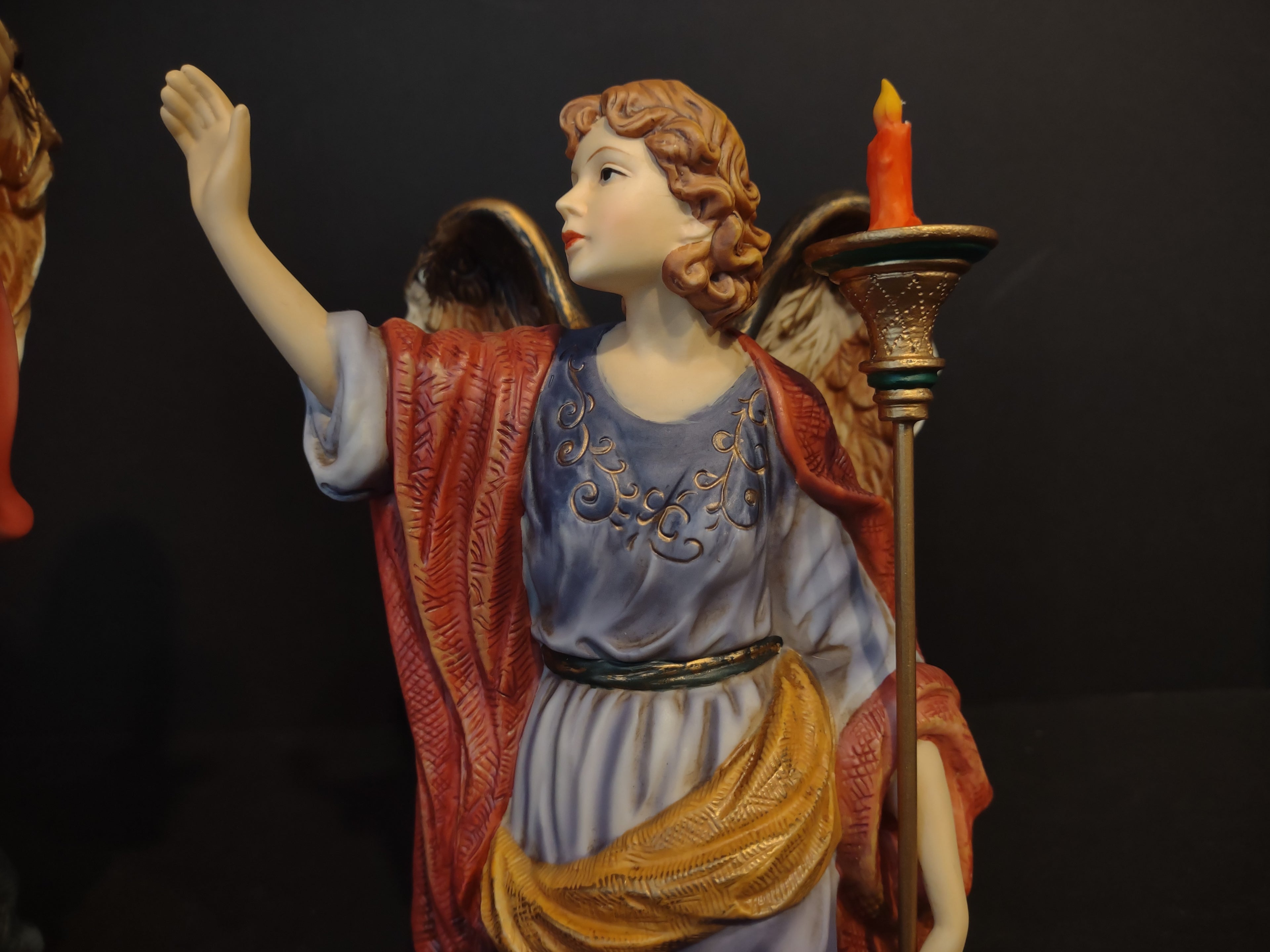 Christmas Collectible Porcelain Nativity Set of 2 Angels (lot 1328)