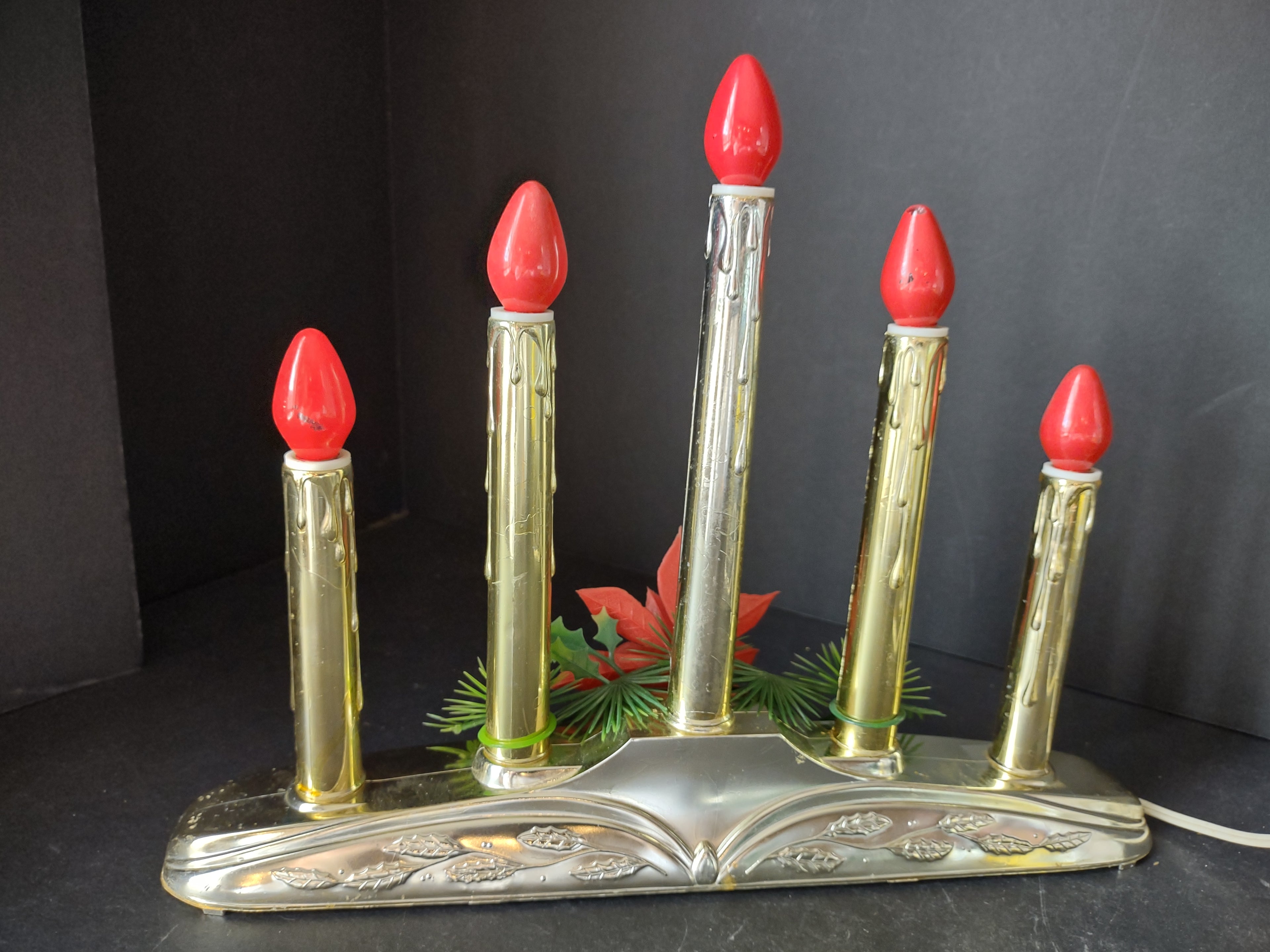 Christmas Window 5 Candle Drip Red Lights Golden Candelabra Candolier (lot 2304)