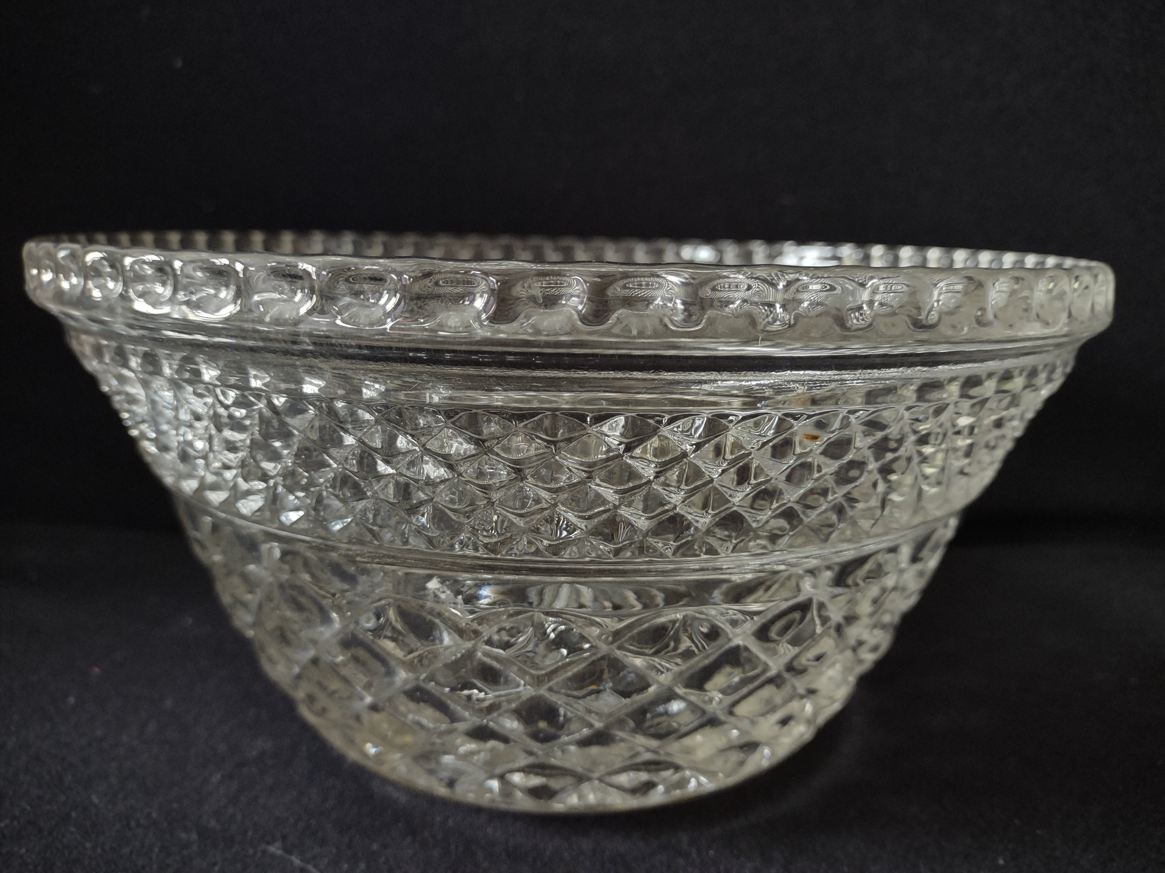 Wexford Anchor Hocking Large Glass Serving Bowl Diamond (lot 5147)