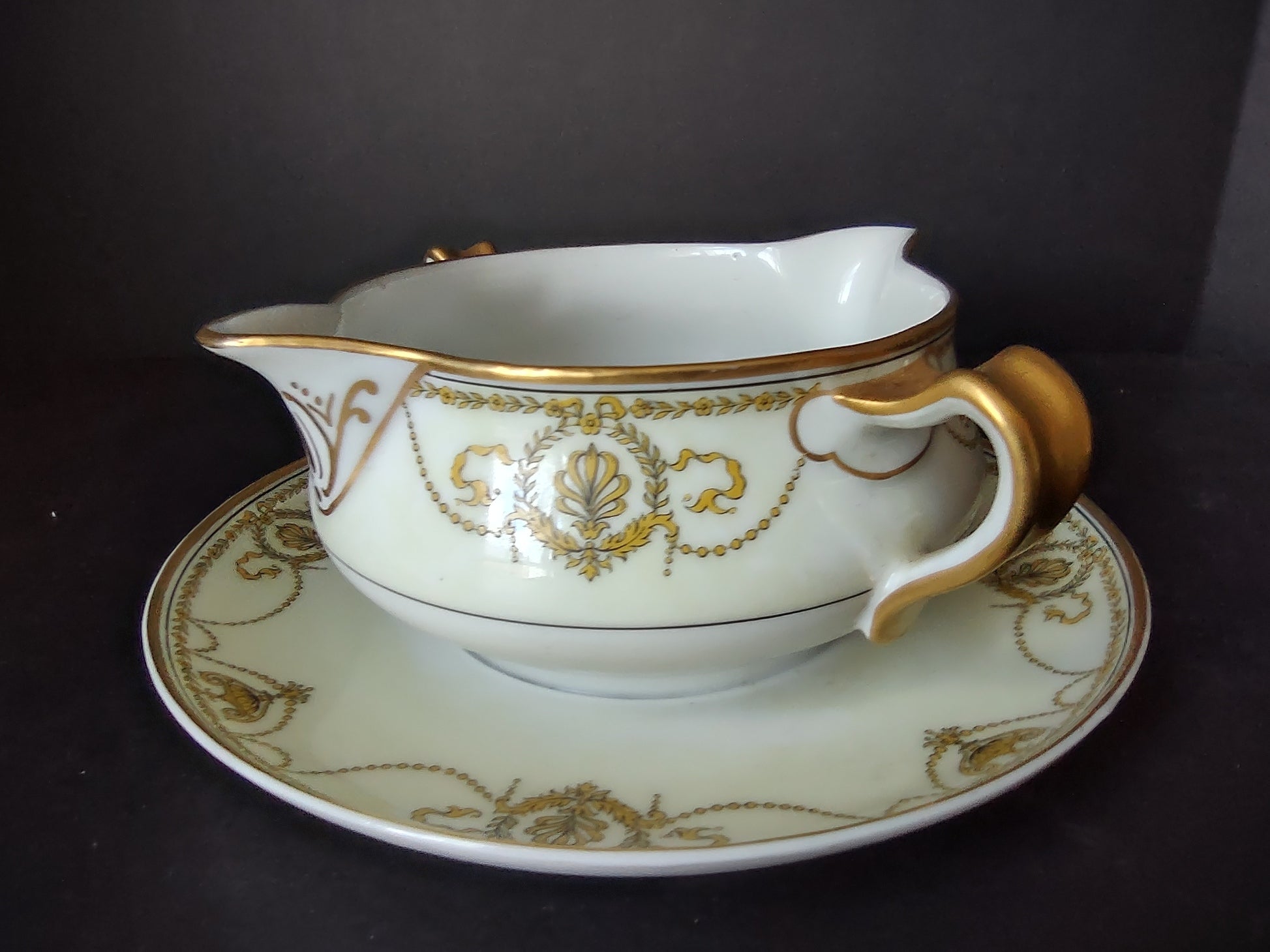 Haviland Limoges Eugenie Sauce Bowl Yellow Laurel Swag Ribbon (lot 941)