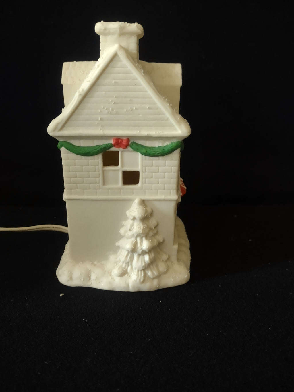Vintage Thrift Drug Winter Wonderland Village Porcelain Light Up House (Lot 3597