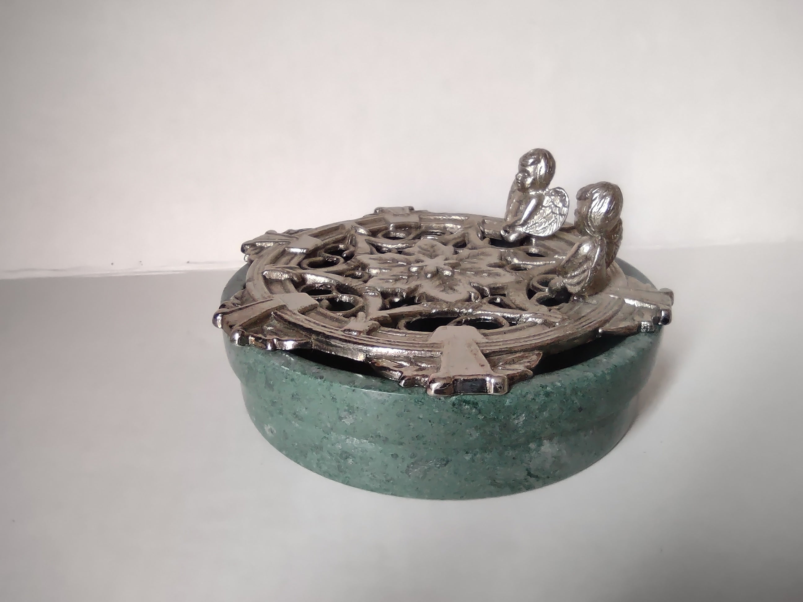 Vintage Incense Burner Green Marble with Angels Cherubs (lot 5323)