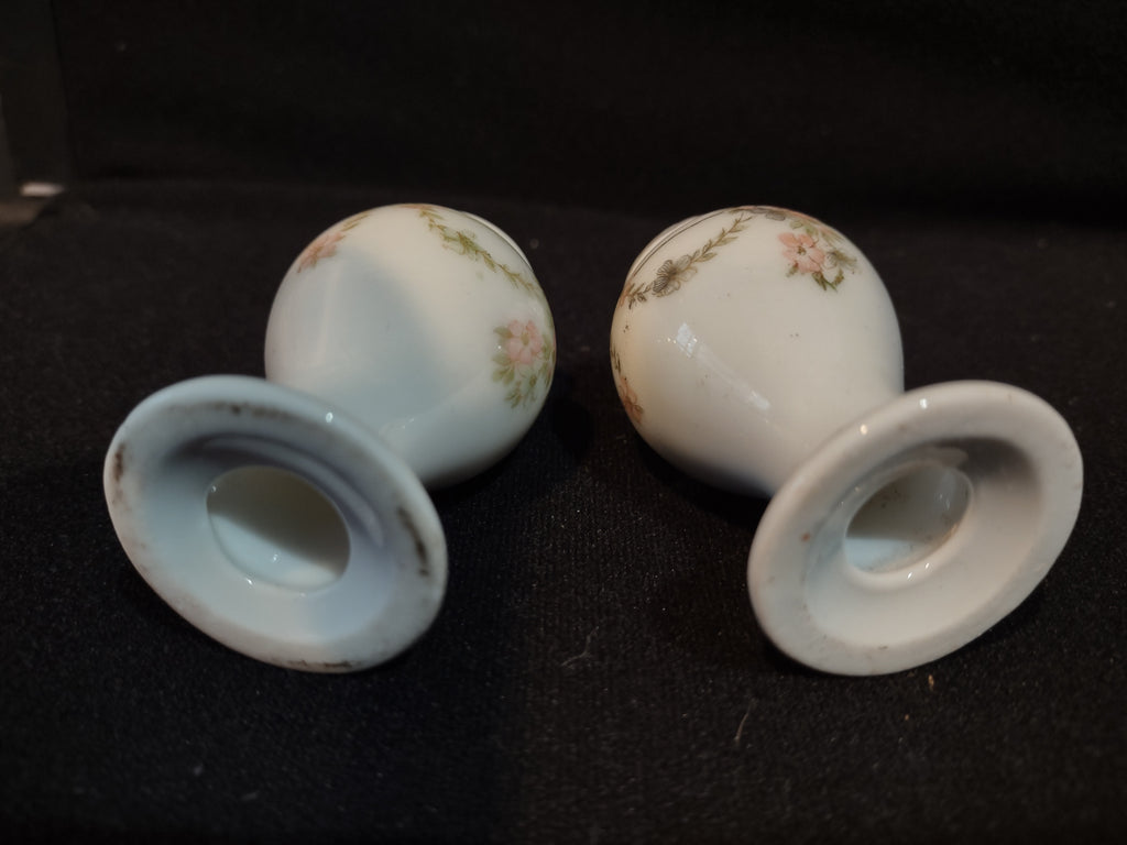 Vintage Small Salt and Pepper Shaker Japan Garland Floral (lot 5368)