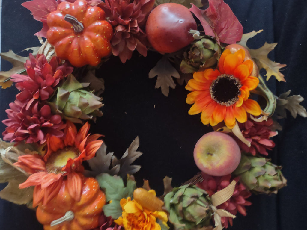 Halloween Thanksgiving/Fall Grape Vine Flowers Pumpkin Fruit Wreath (Lot 3437)