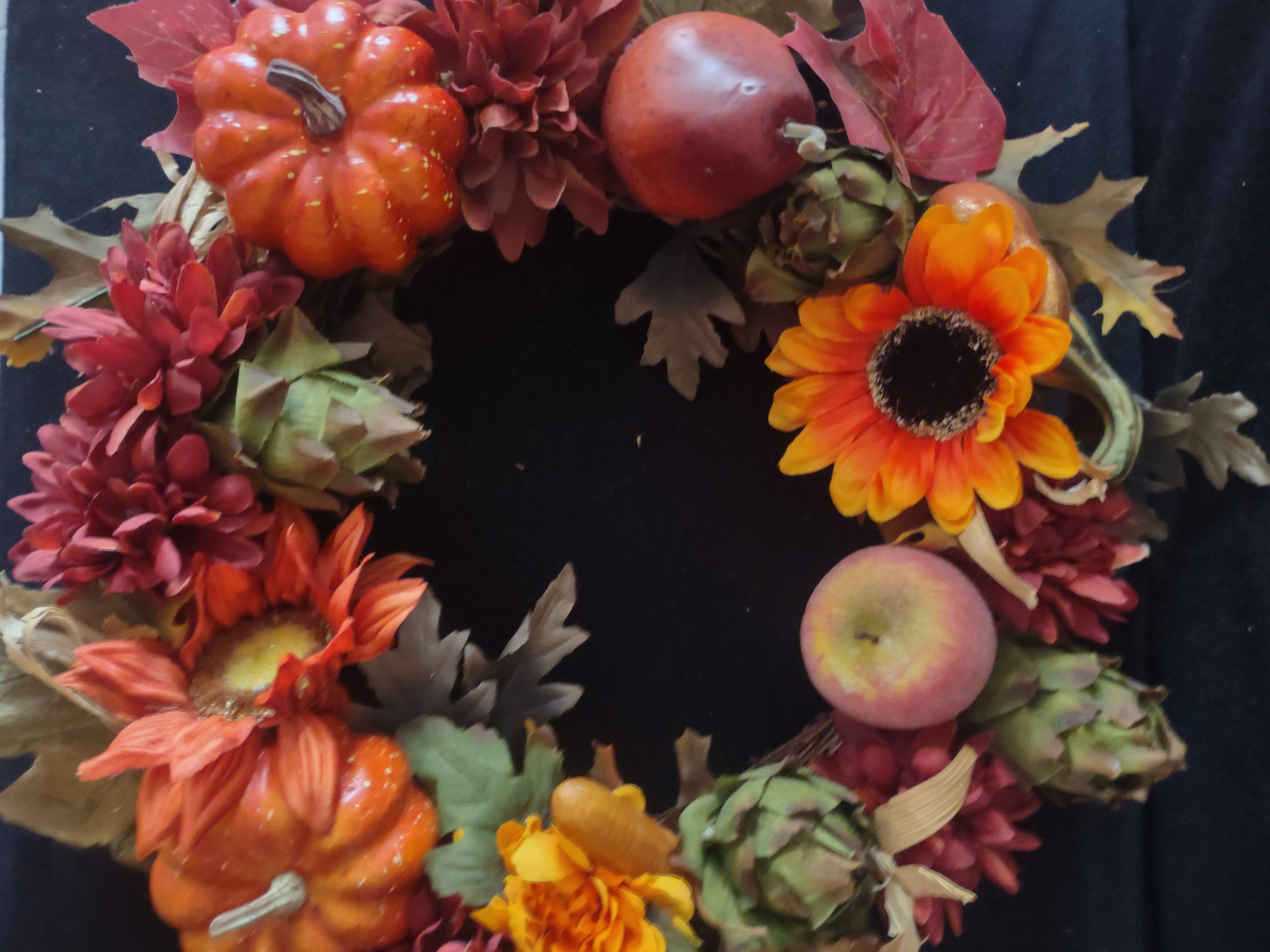 Halloween Thanksgiving/Fall Grape Vine Flowers Pumpkin Fruit Wreath (Lot 3437)