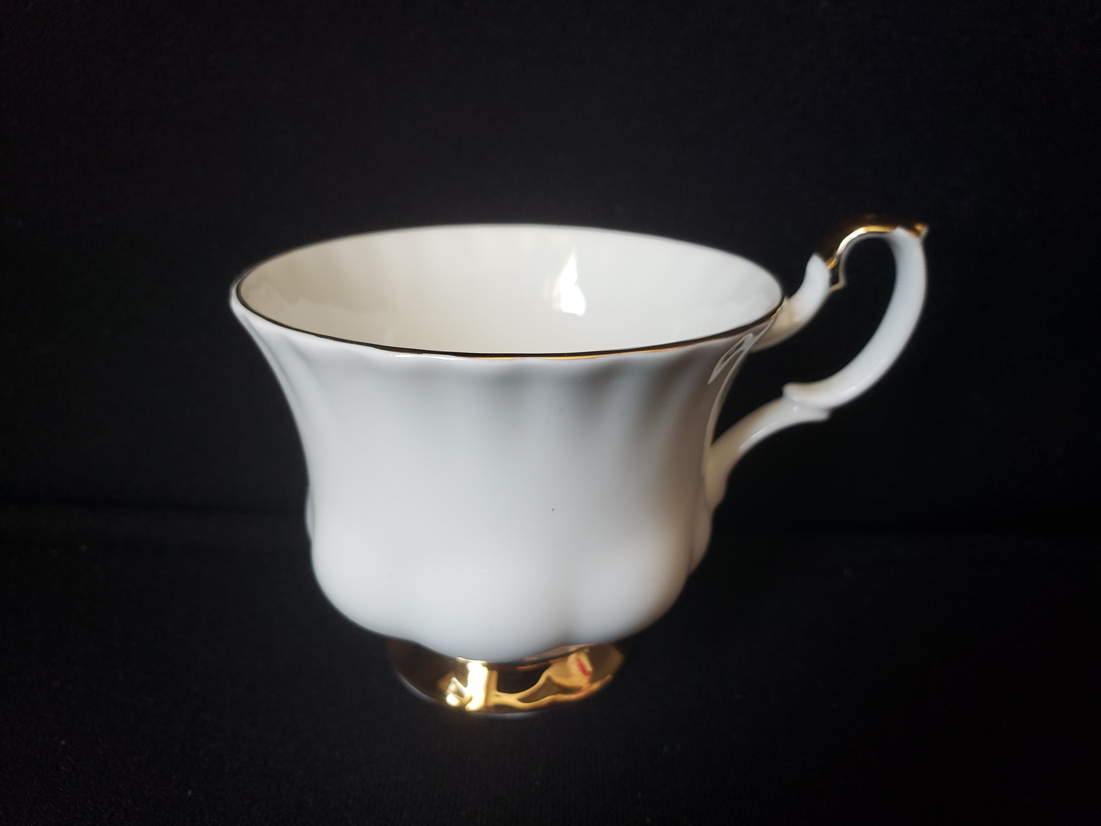 Vintage Royal Albert Bone China Val D'Or Tea Cup ONLY (lot 2022)