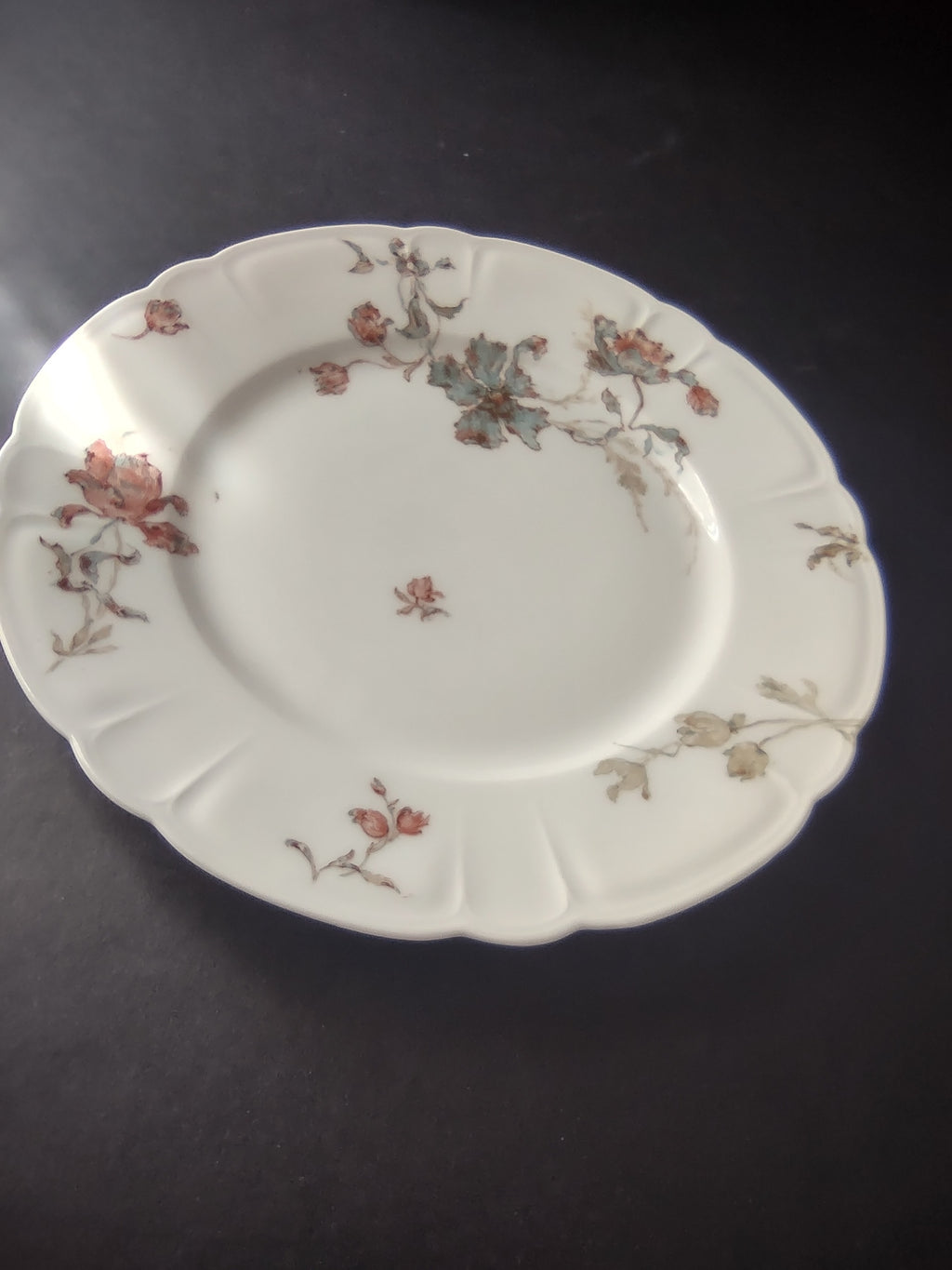 Antique 1889 Haviland Limoges Blue Red Flower Luncheon Plate (lot 949)