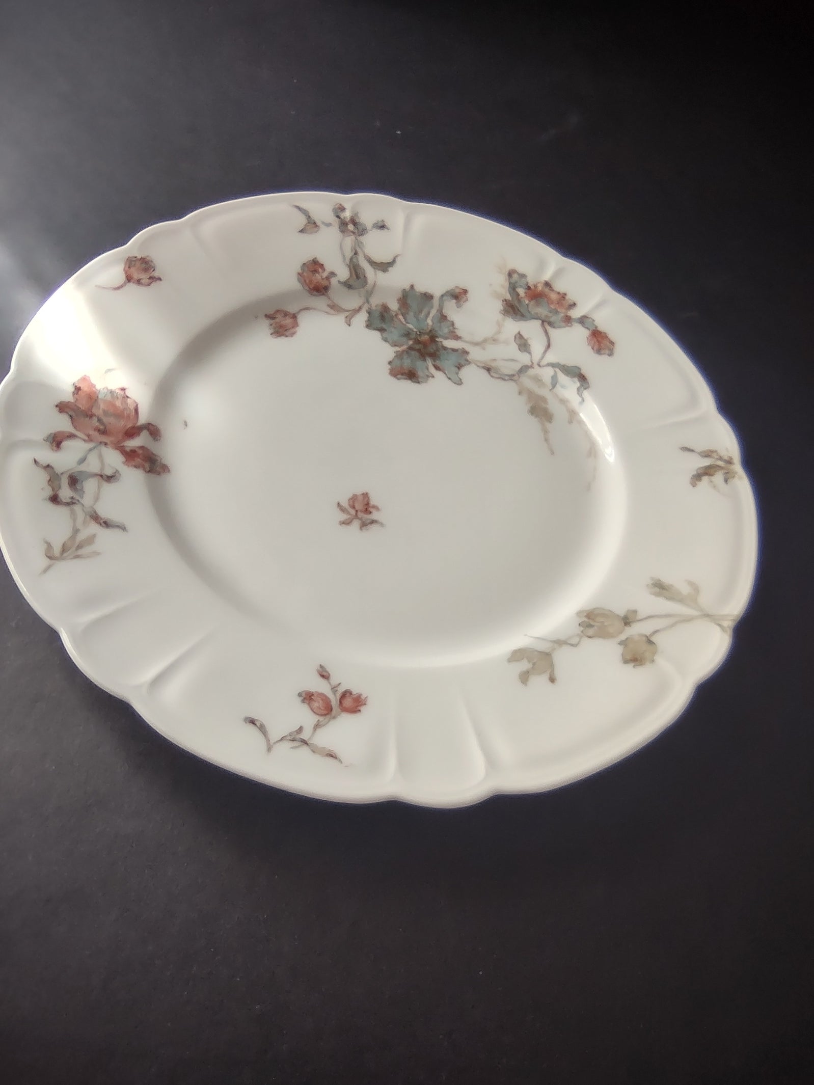 Antique 1889 Haviland Limoges Blue Red Flower Luncheon Plate (lot 949)