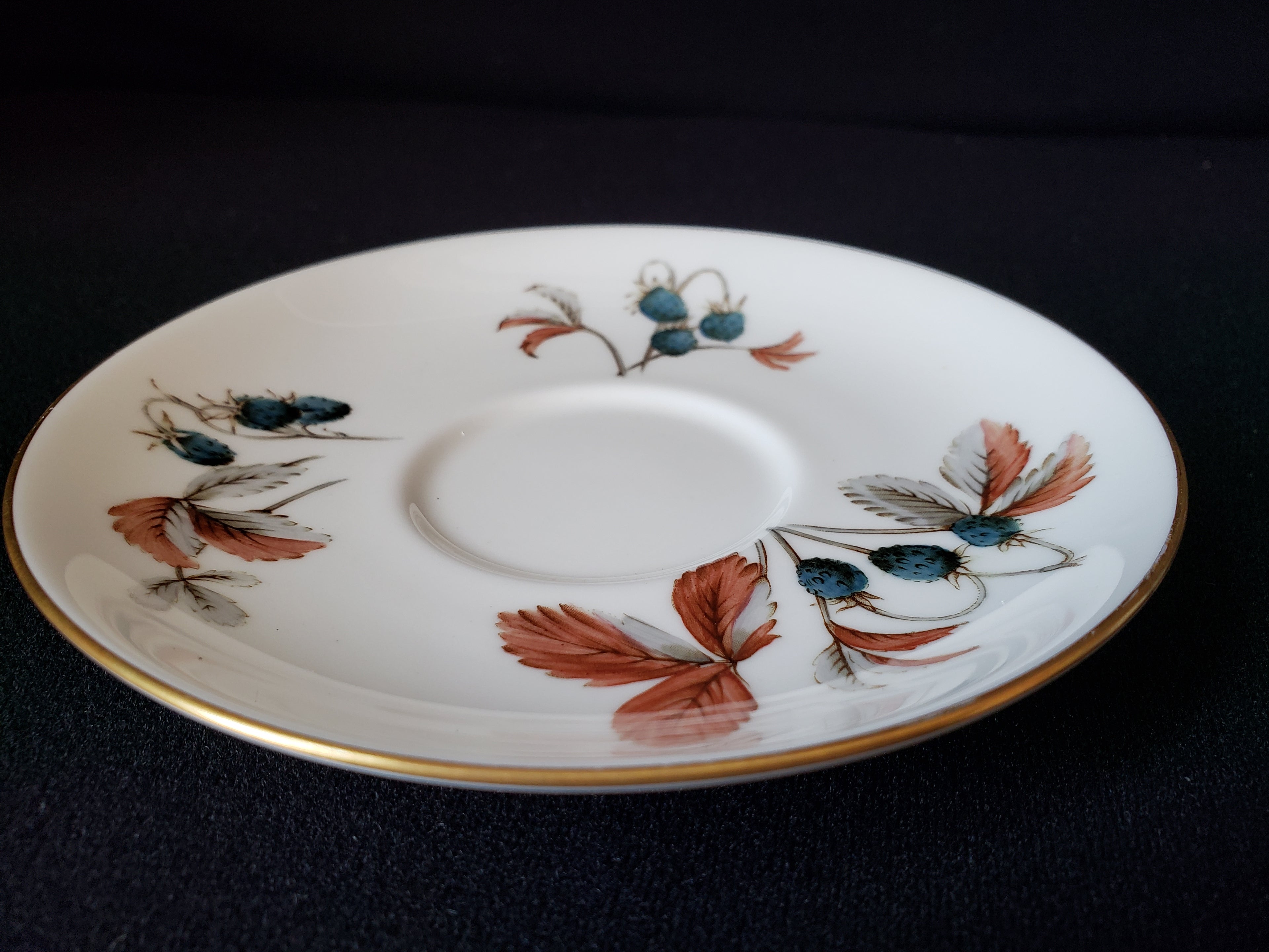Vintage Royal Worcester Fraises Des Bois Saucer ONLY 5-1/2" (lot 2134)