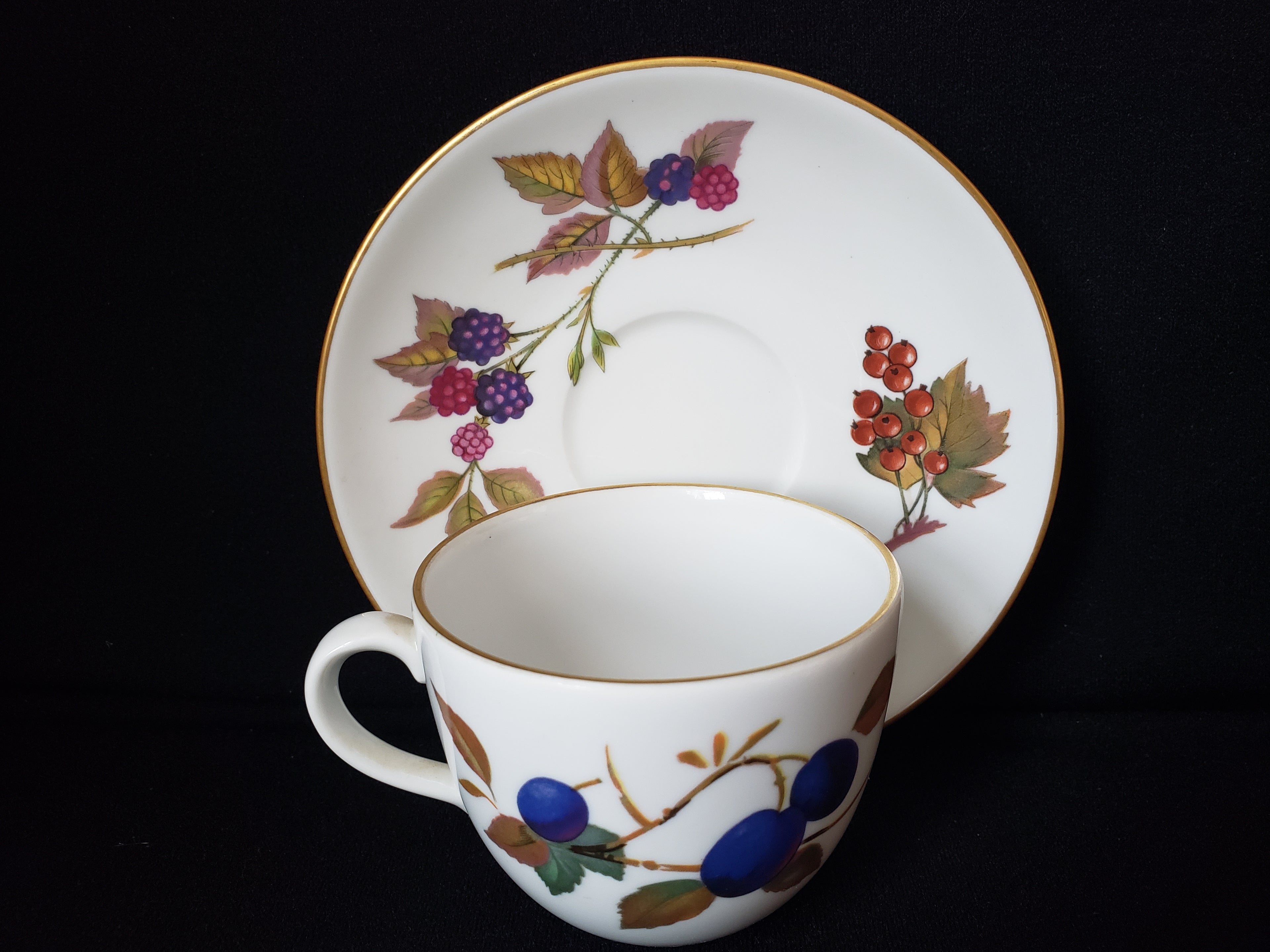 Vintage Royal Worcester Evesham Tea Cup with Saucer (lot 2073)