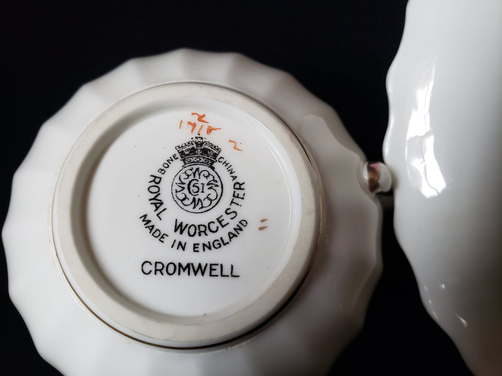Vintage Royal Worcester Cromwell Tea Cup (lot 2100)