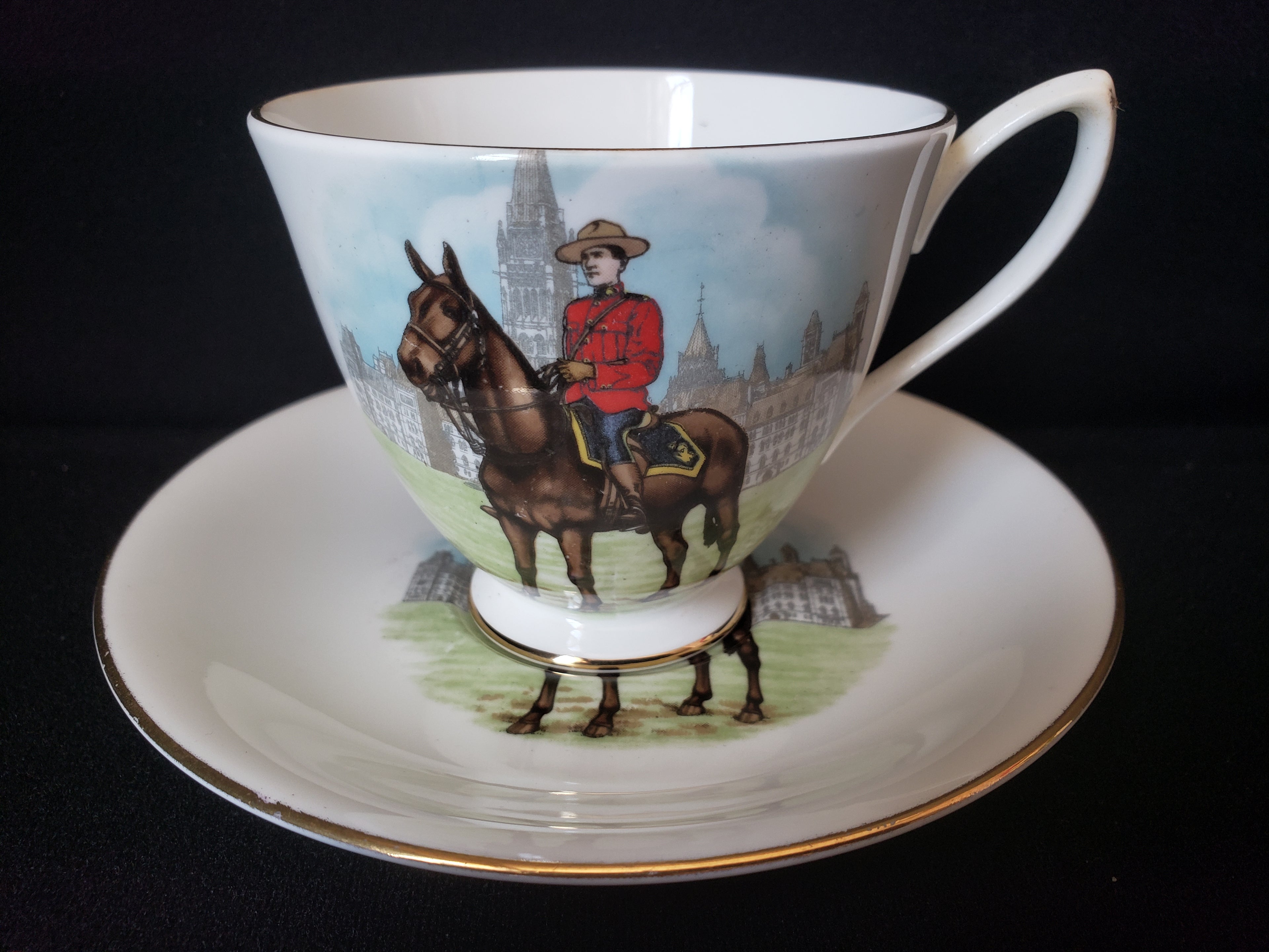 Vintage Royal Albert Bone China Parliament Guard Tea Cut and Saucer (lot 2019)