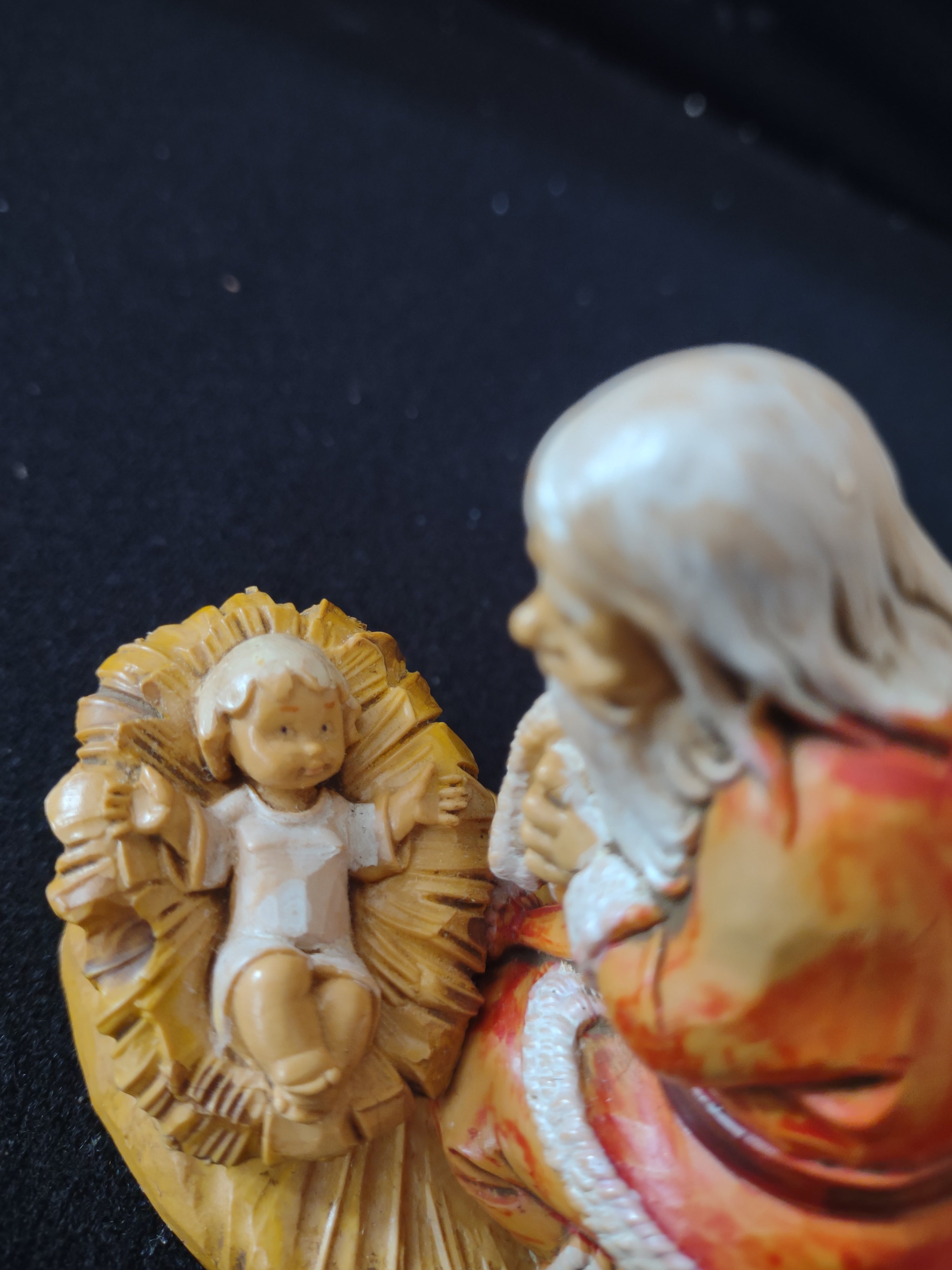 Vintage Christmas Fontanini Kneeling Santa Infant Jesus Figurine (Lot 3945)