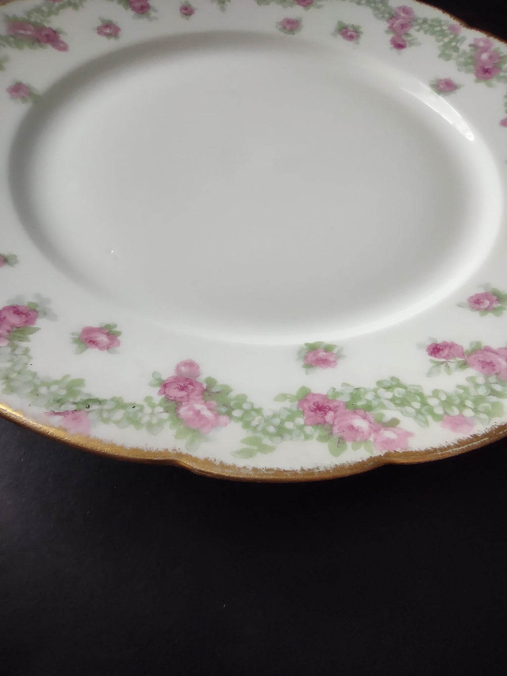 JP French Chic Floral Cottage Vintage Dinner Plate Rose Garland (lot 836)