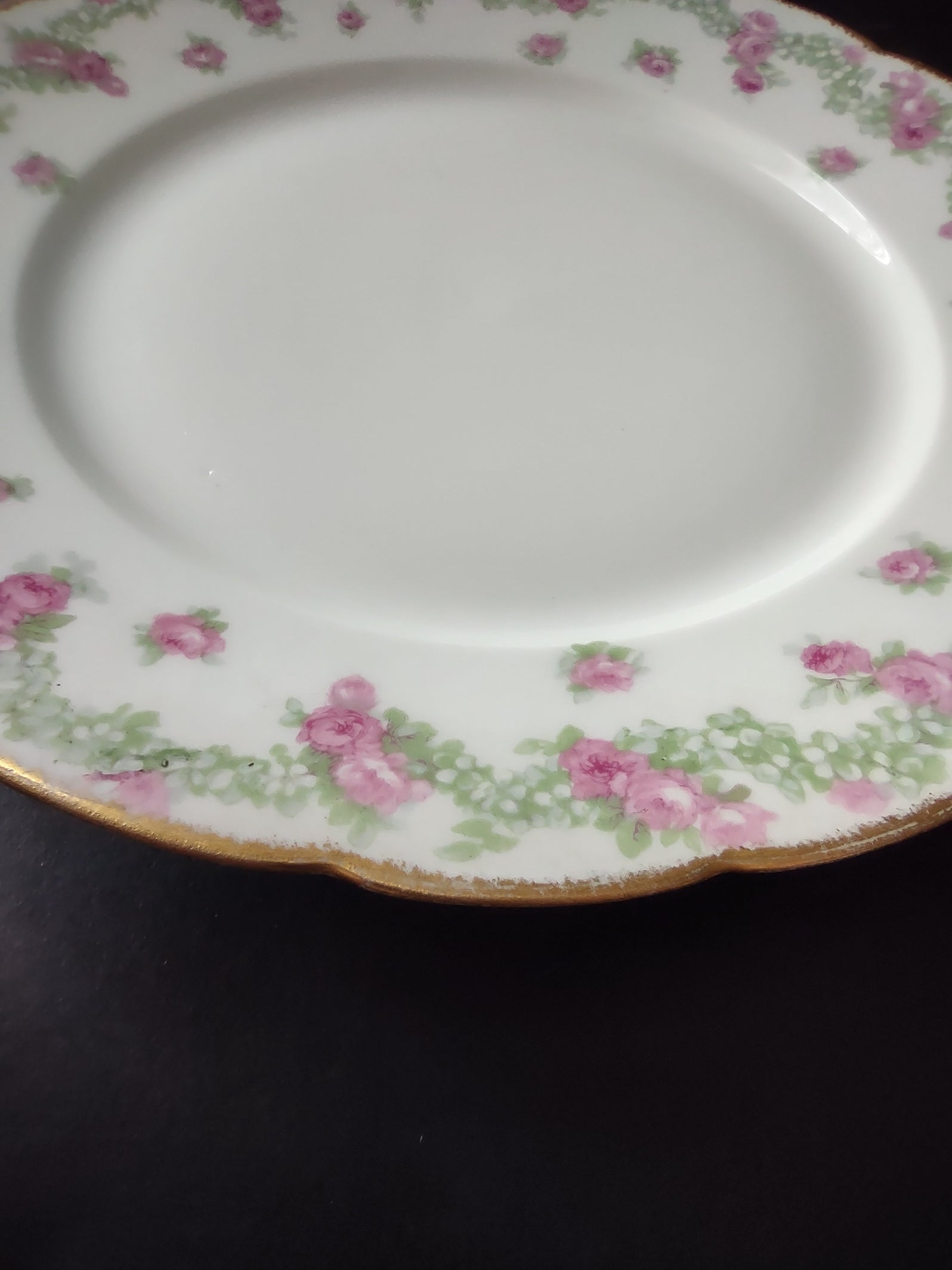 JP French Chic Floral Cottage Vintage Dinner Plate Rose Garland (lot 836)