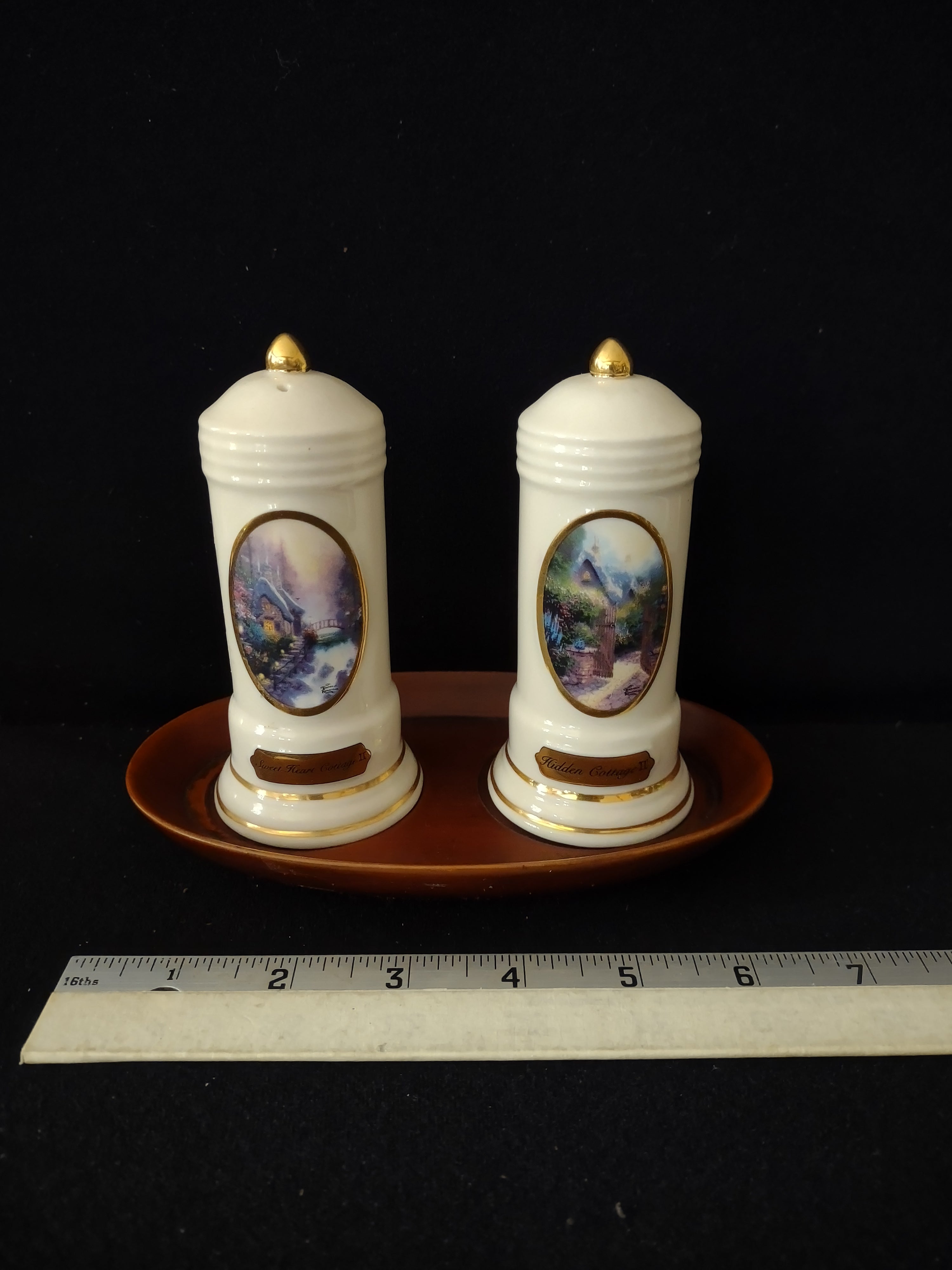 Avon Thomas Kinkade Salt Pepper Tray Sweet Heart & Hidden Cottage (Lot 3683)