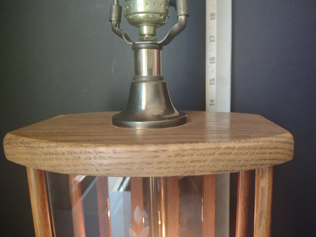 Vintage Retro Wood Table Lamp Etched Glass (lot 1745)