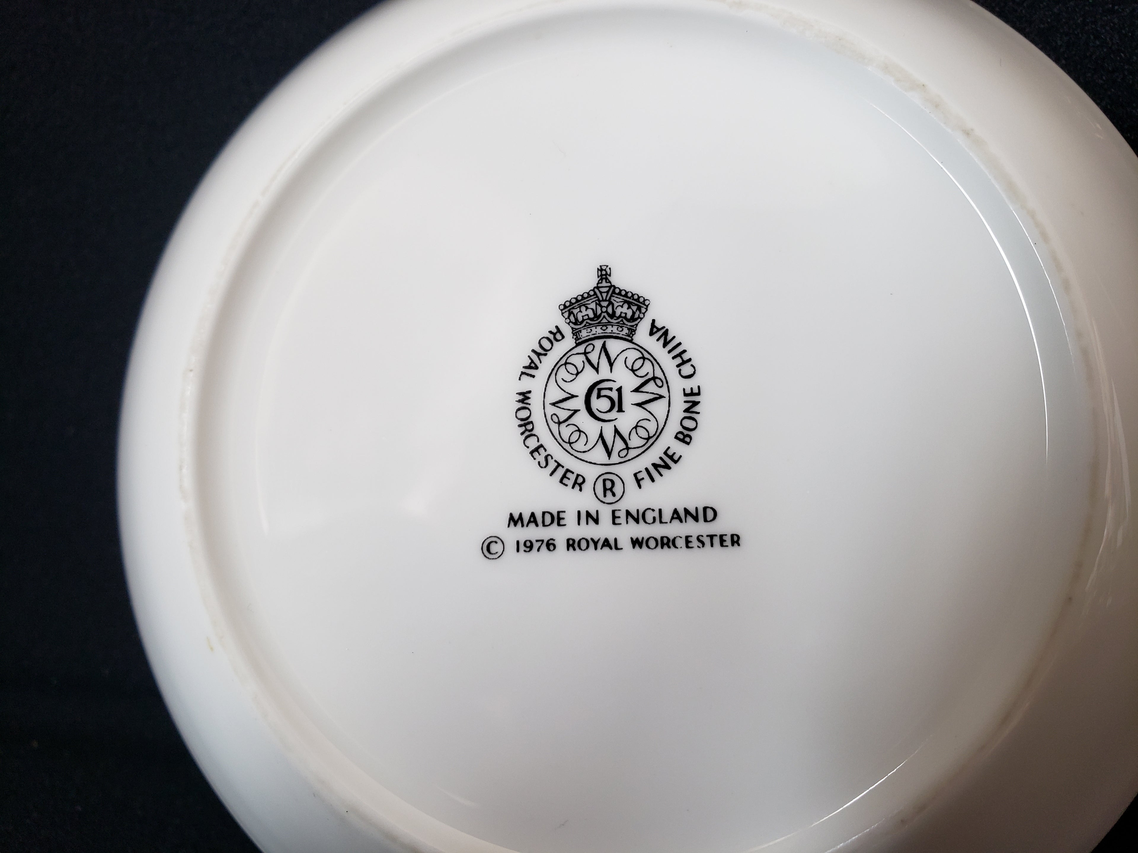 Vintage Royal Worcester H.M. Queen Elizabeth II Jubilee Dish 4-1/2" (lot 2085)