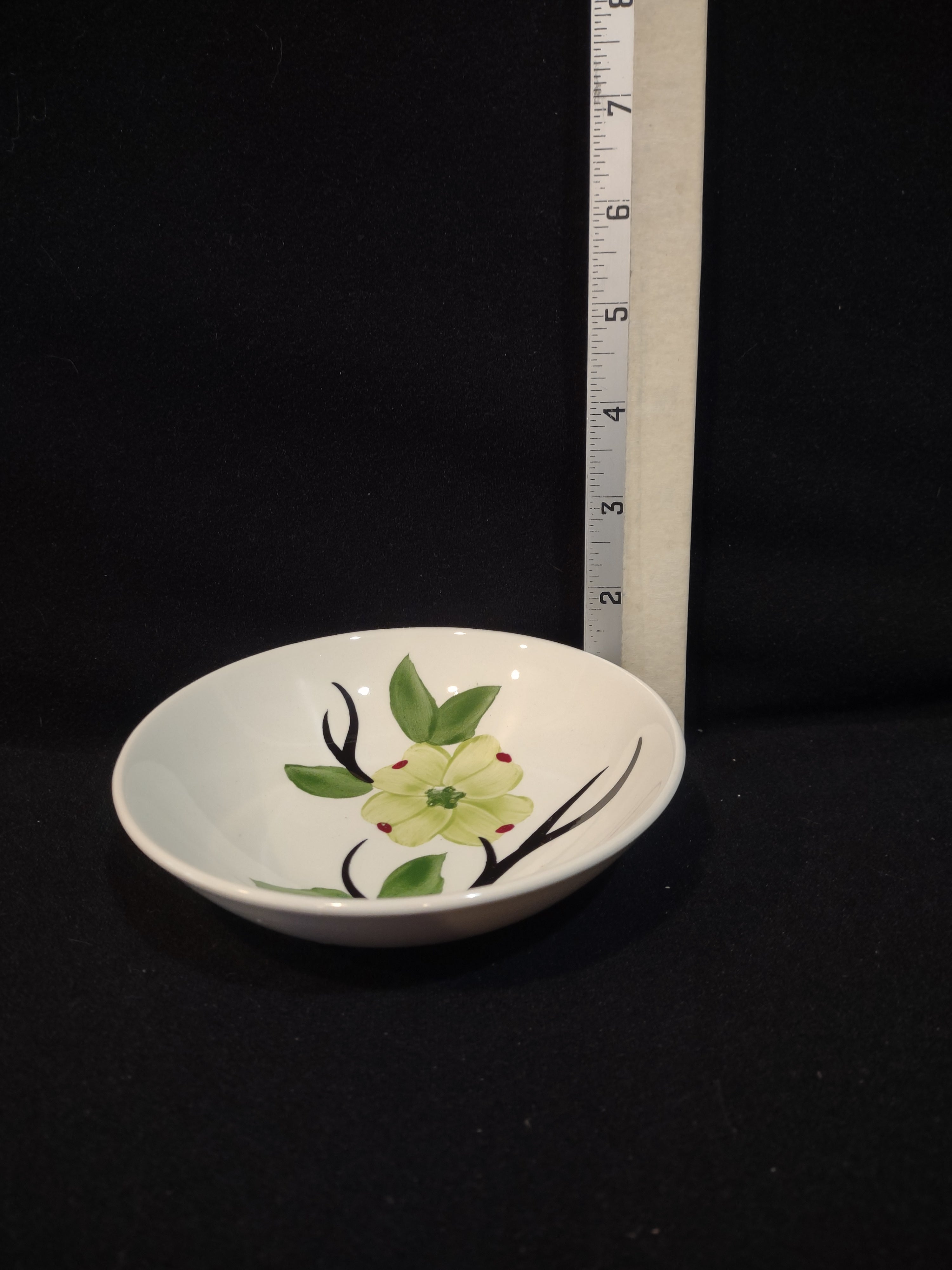Vintage Dixie Dogwood Fruit/Dessert Bowls Set Of 4 (Lot 4273)