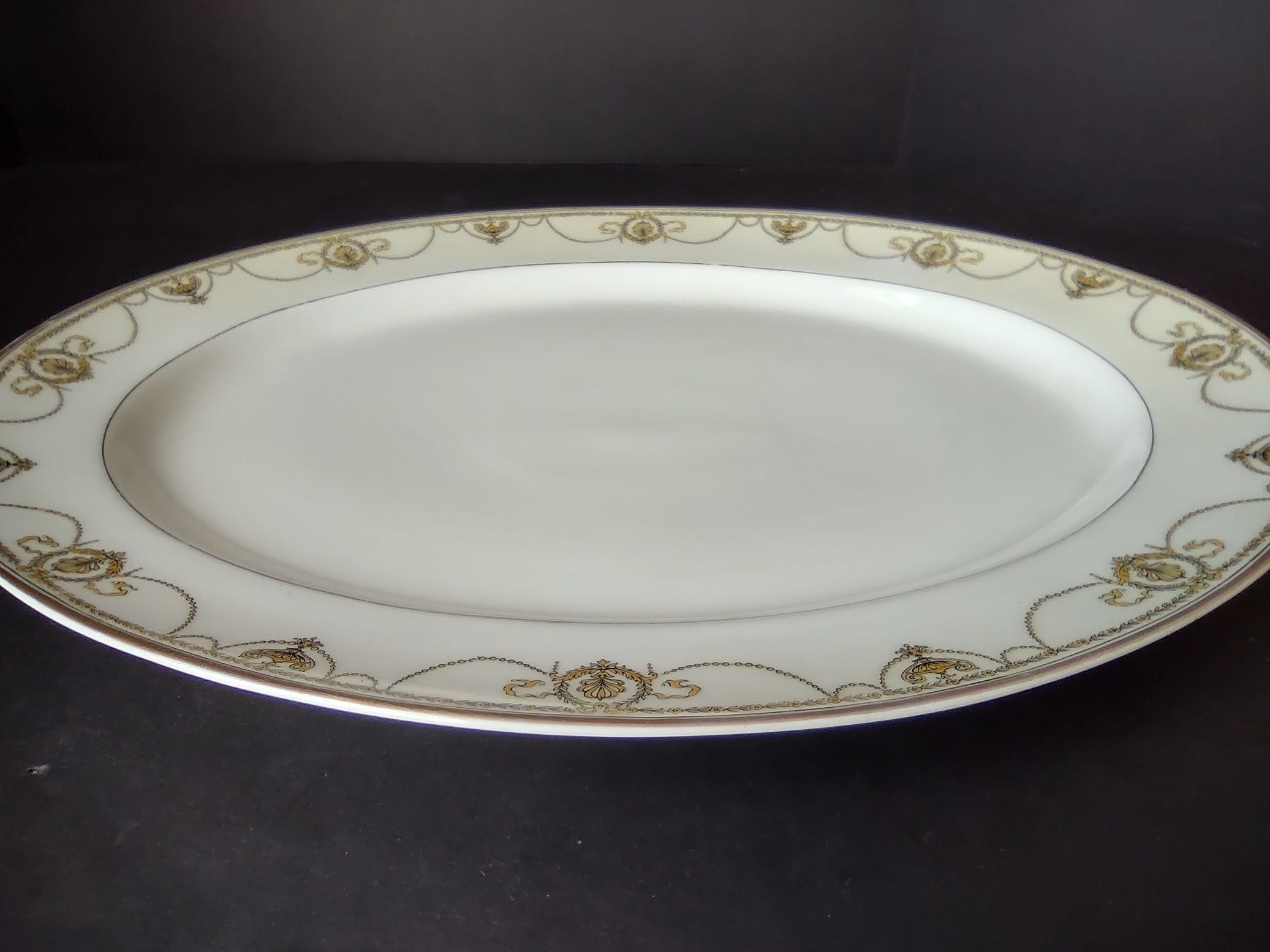 Haviland Limoges Pilgrin Eugenie Serving Platter Yellow Laurel Swag (lot 944)