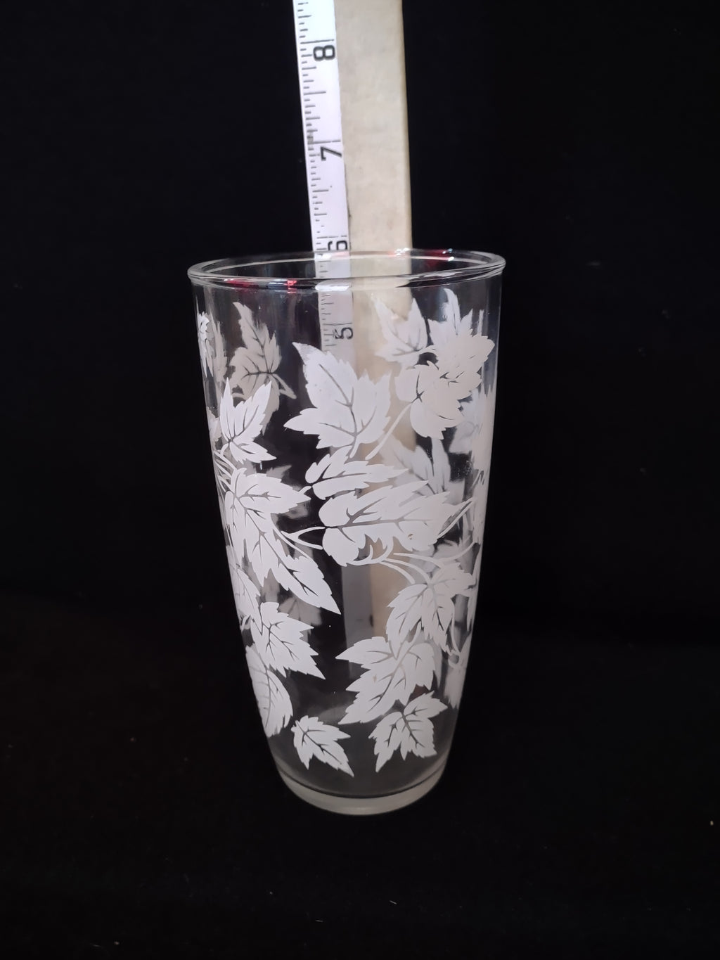 Vintage White Maple Leaves Tumbler Drinking Glass (lot 5176)
