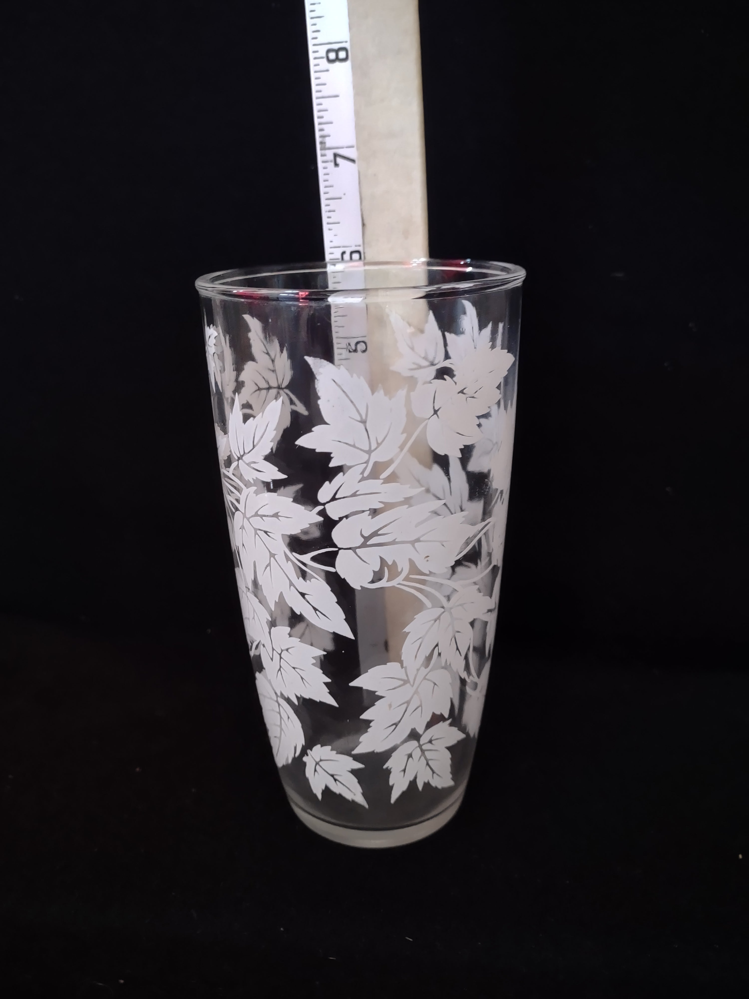 Vintage White Maple Leaves Tumbler Drinking Glass (lot 5176)