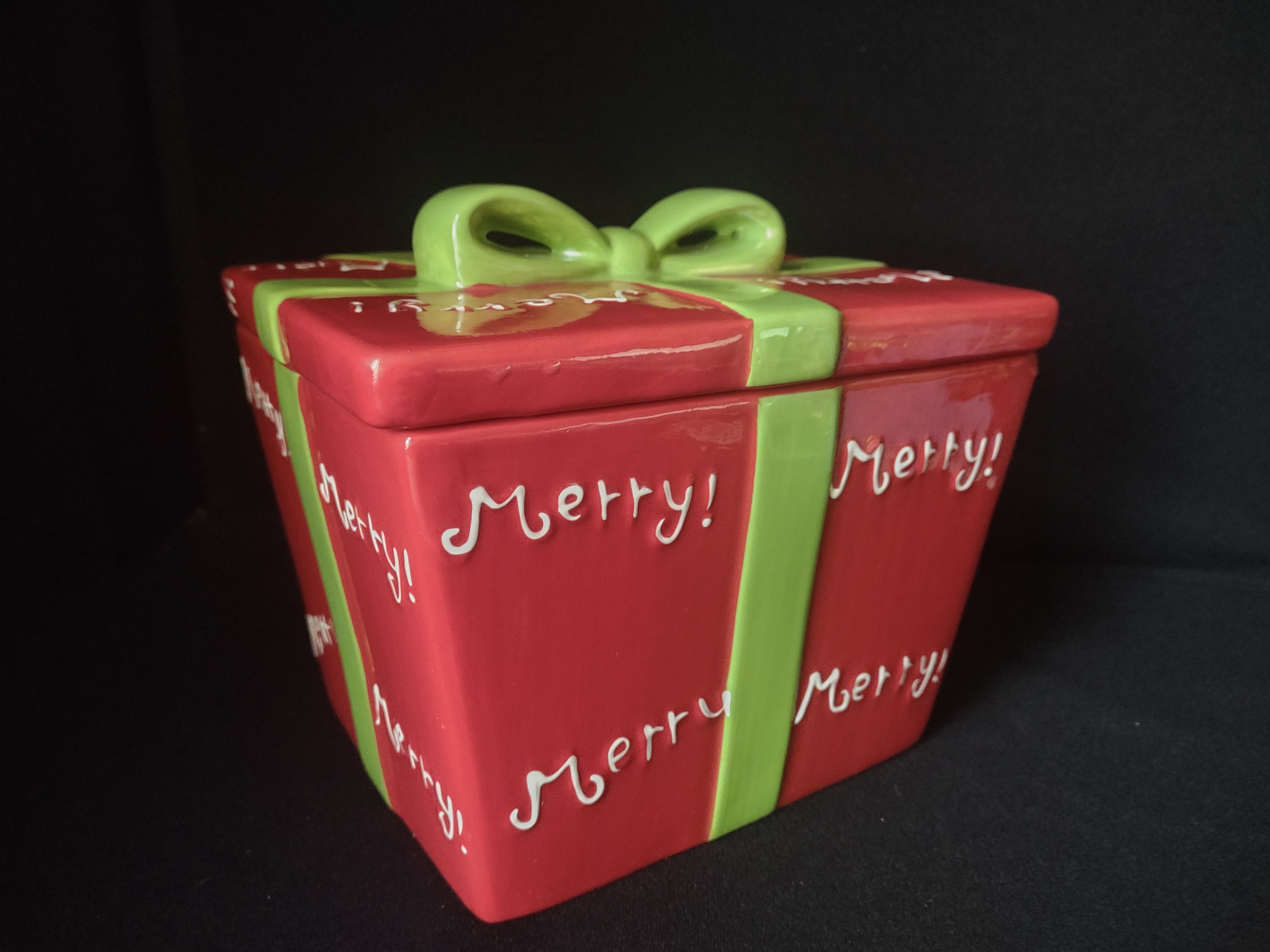 Christmas Gift Box Cookie Jar (lot 1713)
