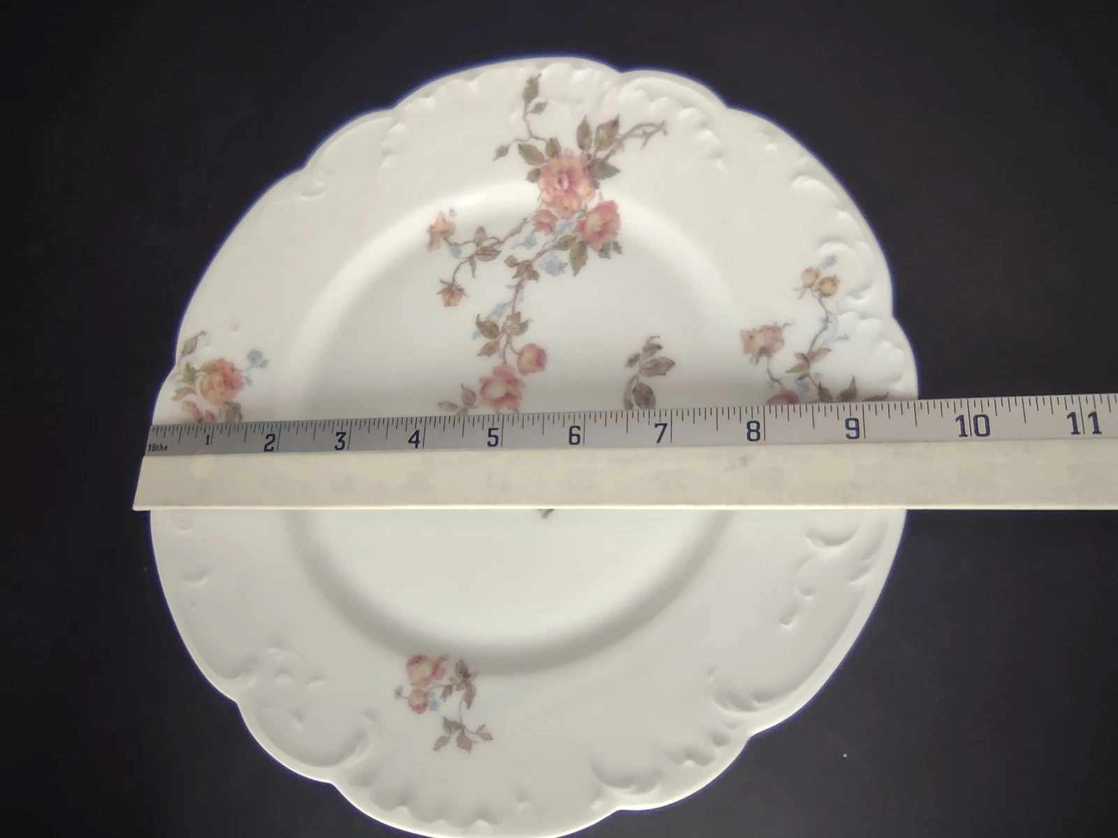 Antique French Cottage Haviland Limoges Red Rose Dinner Plate 9-1/2" (lot 956)