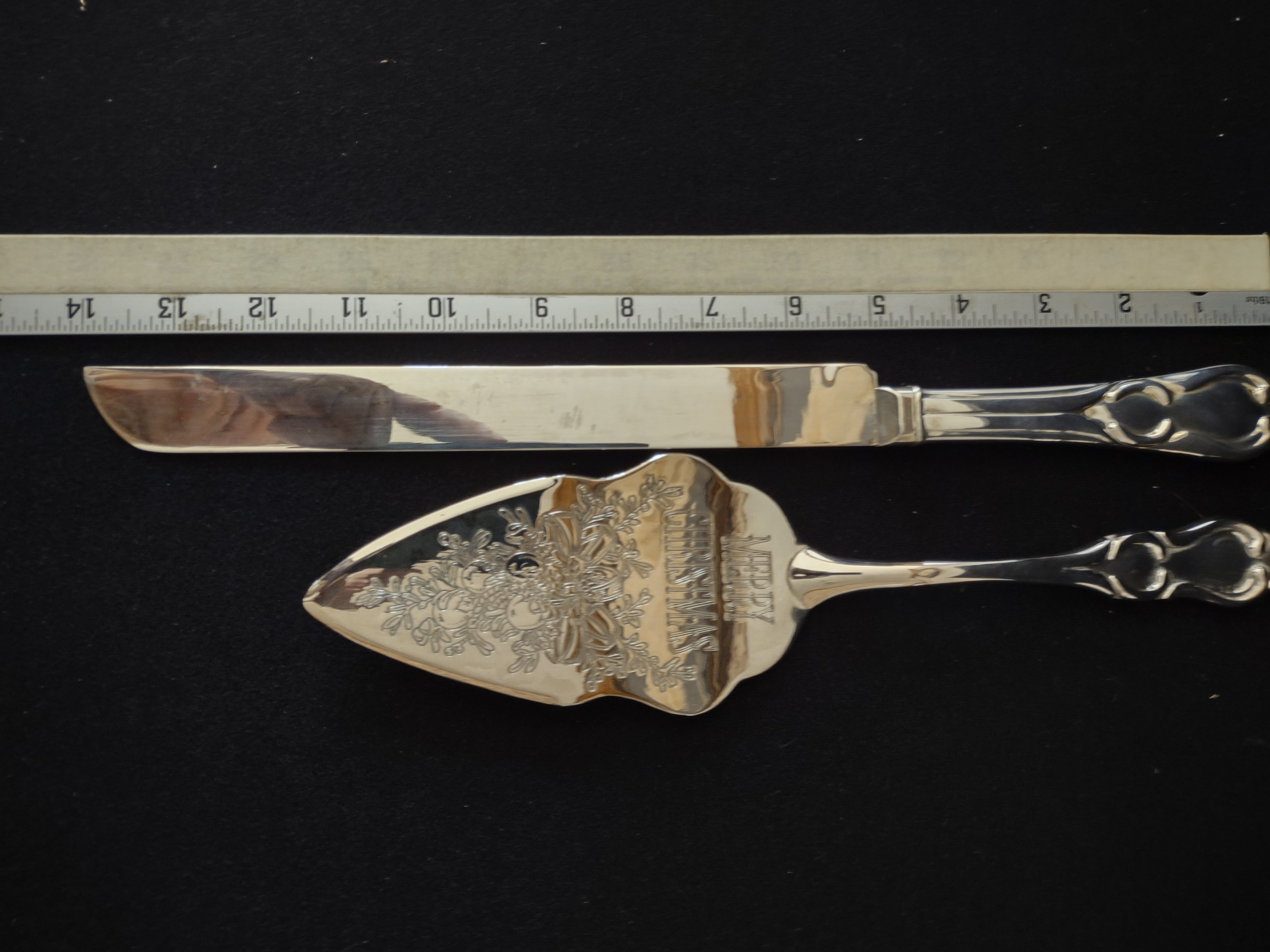 Vintage Silver Plated Engraved Christmas Serving Trowel And Knife Set (Lot 3329)