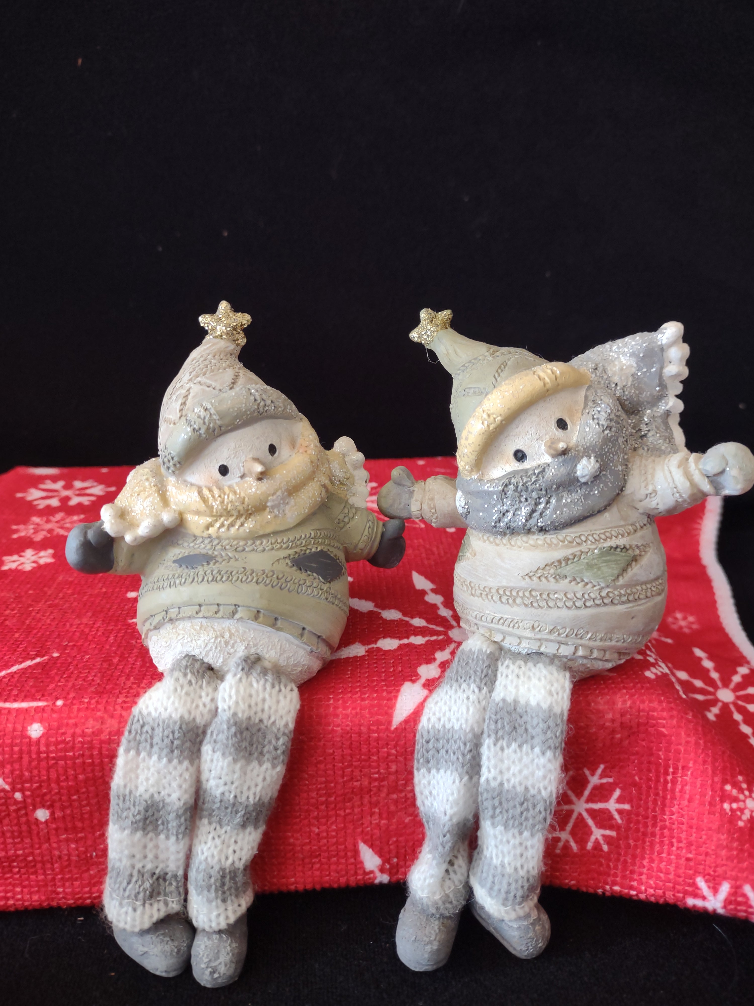 Christmas 4 Snowman Shelf Sitters Grey Beige Beanie Caps Star (Lot 3807)