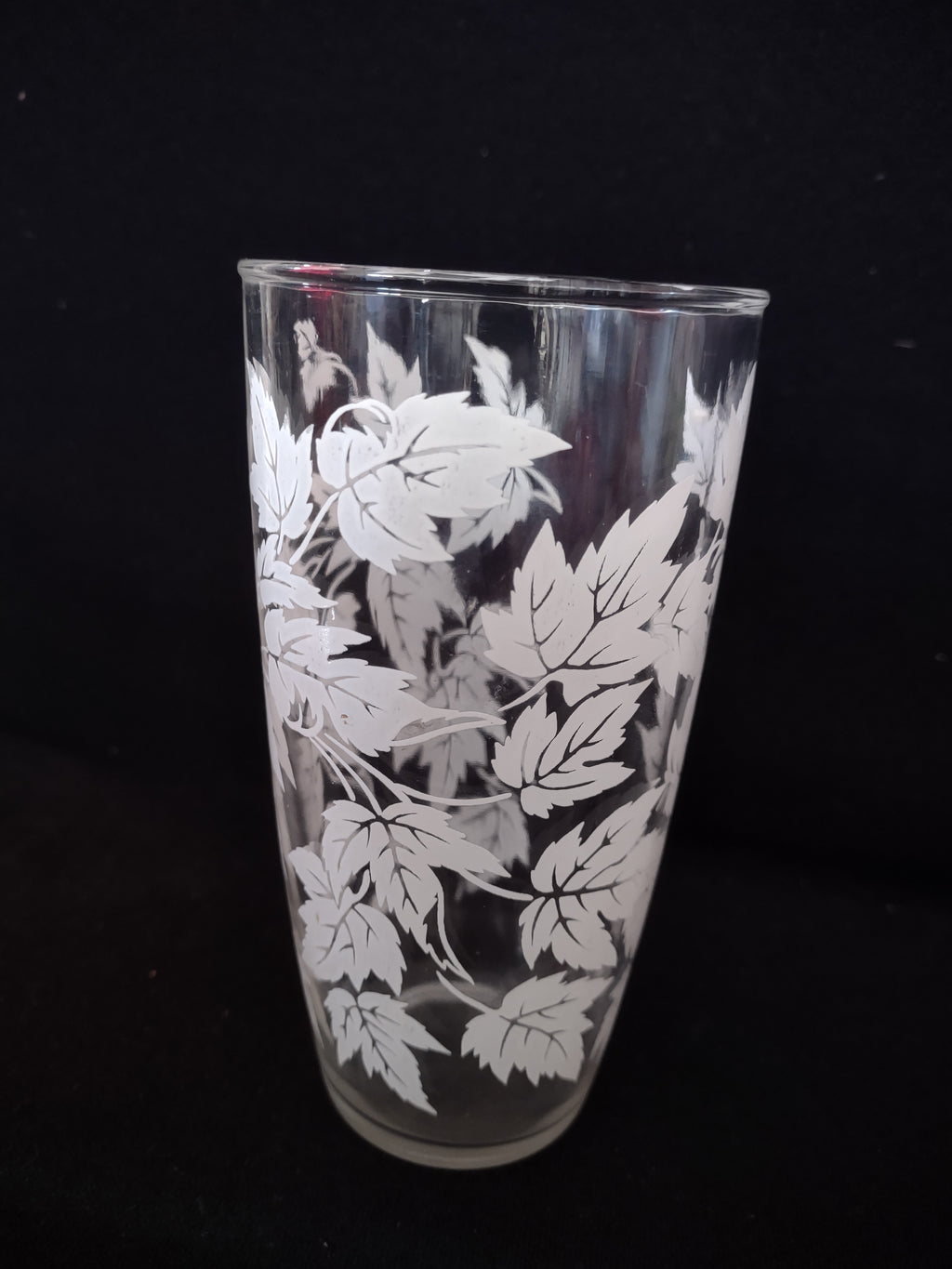 Vintage White Maple Leaves Tumbler Drinking Glass (lot 5176)