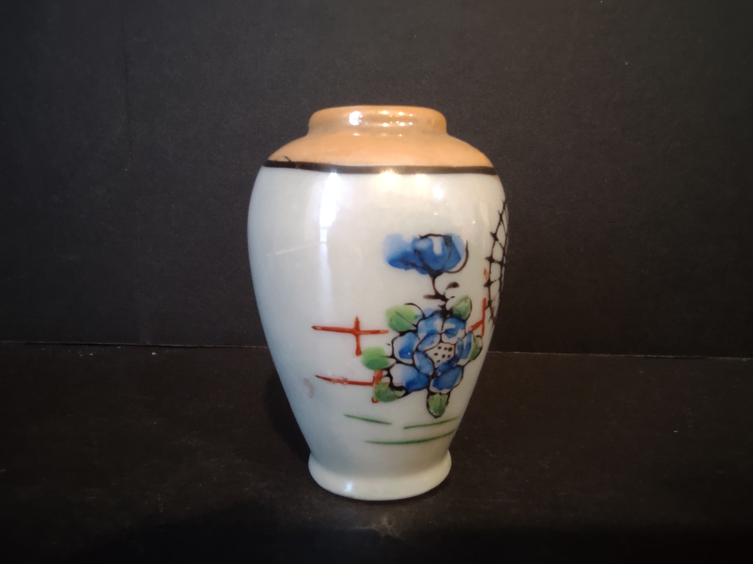 Vintage Japan Small 2-1/2" Vase Hand Painted (lot 5357)
