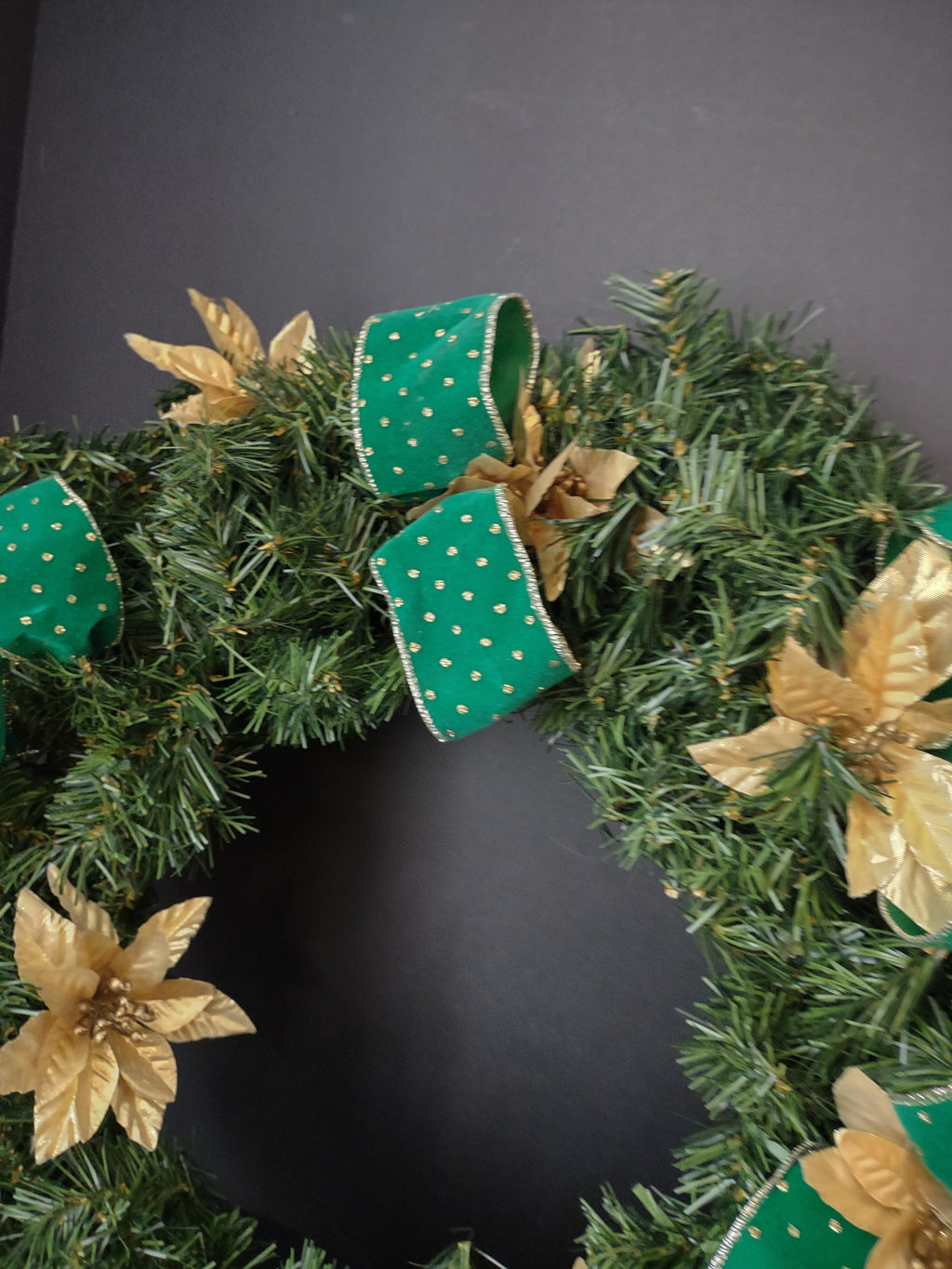 Christmas Wreath 20" Gold Poinsettia Green Ribbon Artificial (lot 1411)