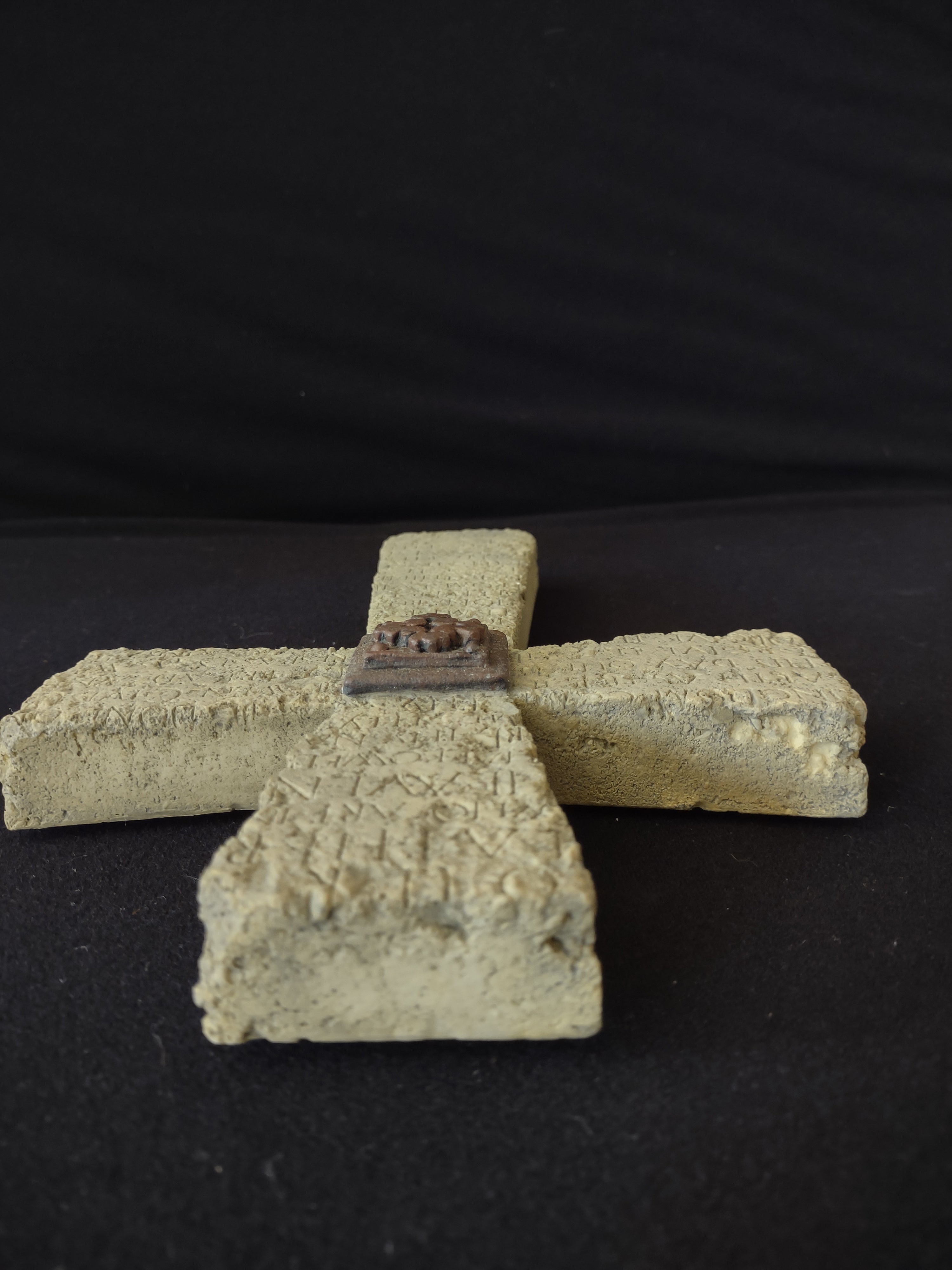 Vintage Lords Prayer Stone Like Resin Textured Cross (Lot 4051t)