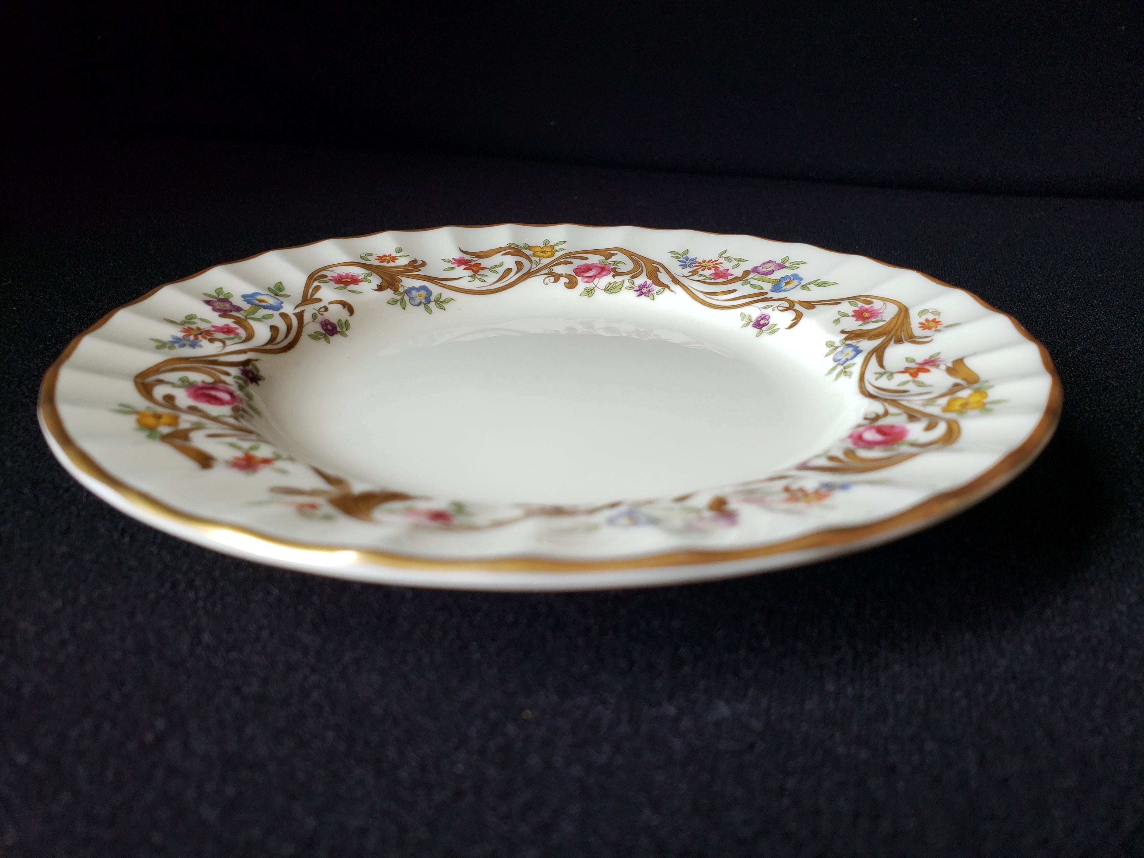 Vintage Royal Worcester Bread or Dessert Plate 6" (lot 2086)