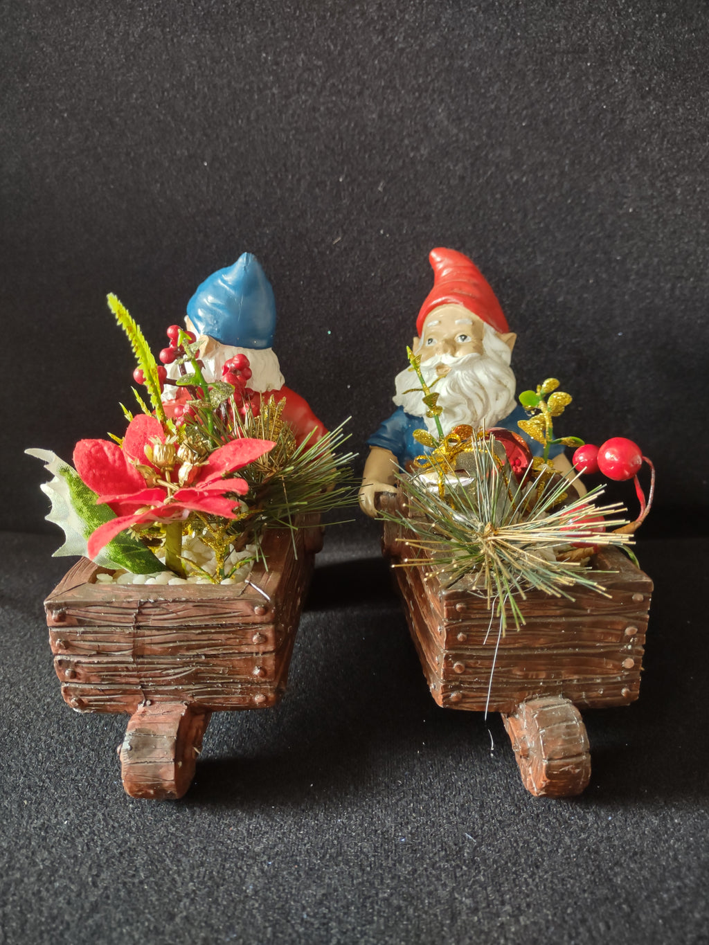 Vintage 5" Christmas Gnomes Wheelbarrow Poinsettia Berries (Lot 4767)