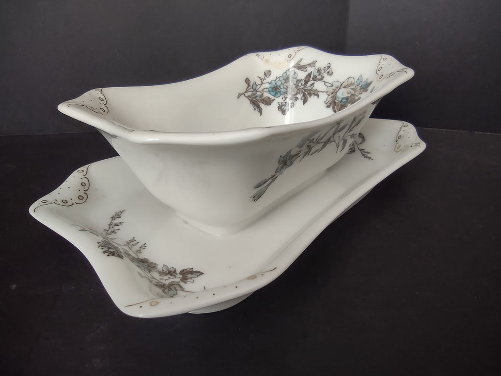 Depose Haviland Limoges Blue Flower Gravy Bowl Plate Attached (lot 963)