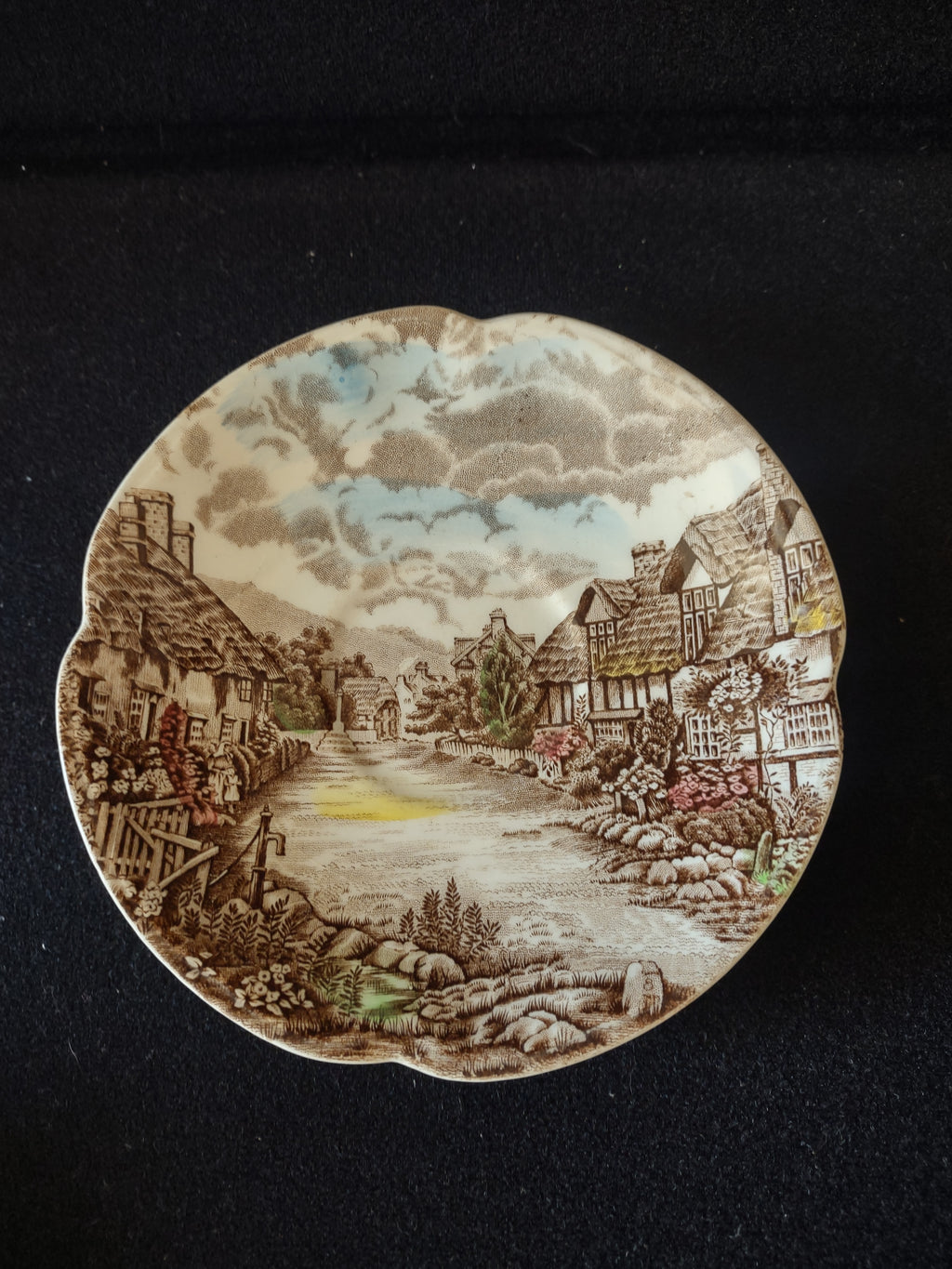 Vintage Johnson Bros Teacup Saucer Ironstone Olde English Countryside (Lot 5536)